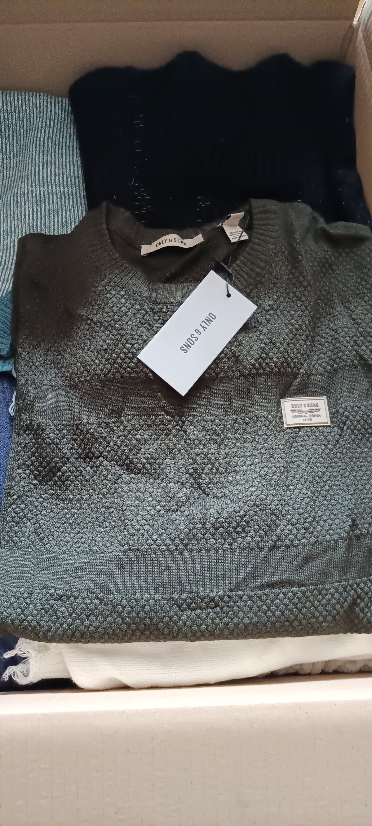 Lotto Stock Maglieria Mista Uomo/Donna Brand Assortiti - Scatola G48 (21 pz) - SPEDIZIONE GRATUITA