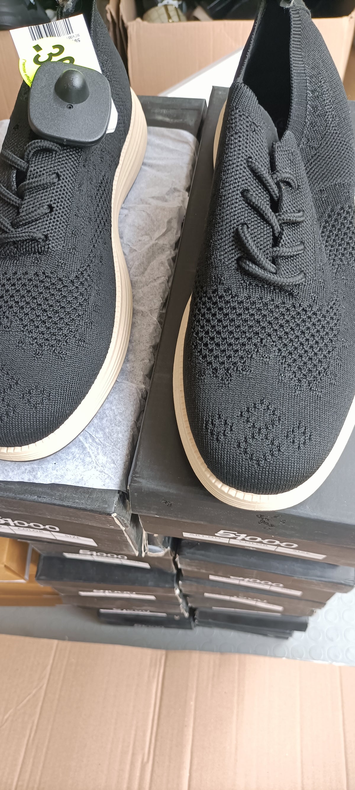 Stock 202 Paia Scarpe Assortite su Bancale – Lotto Ingrosso Nuove