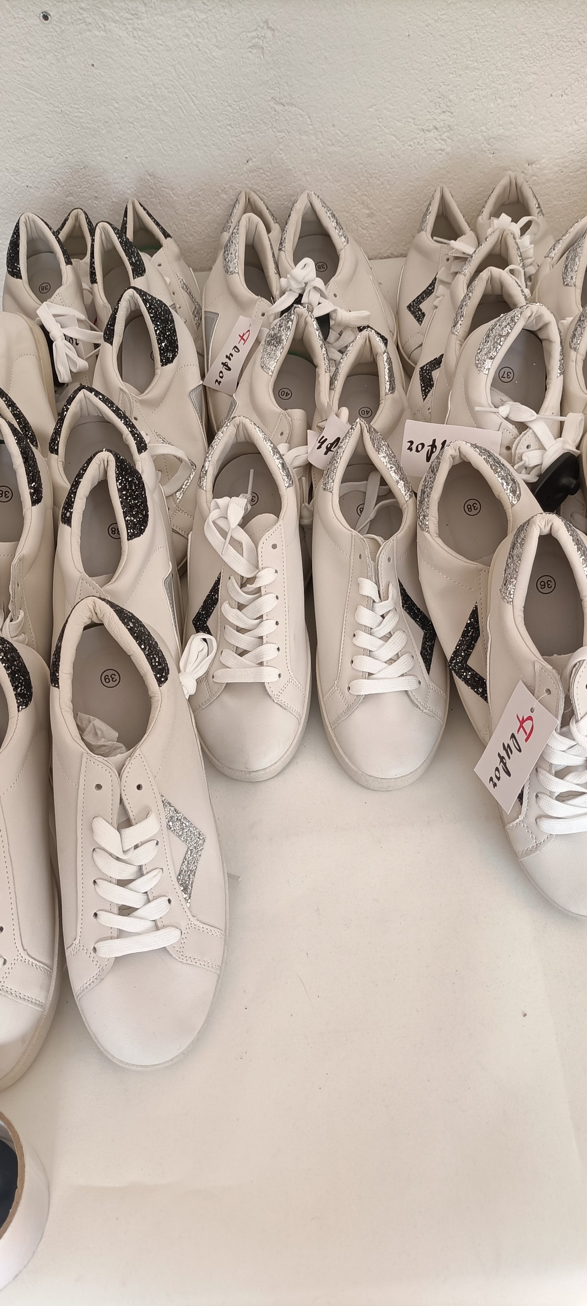 Stock 202 Paia Scarpe Assortite su Bancale – Lotto Ingrosso Nuove