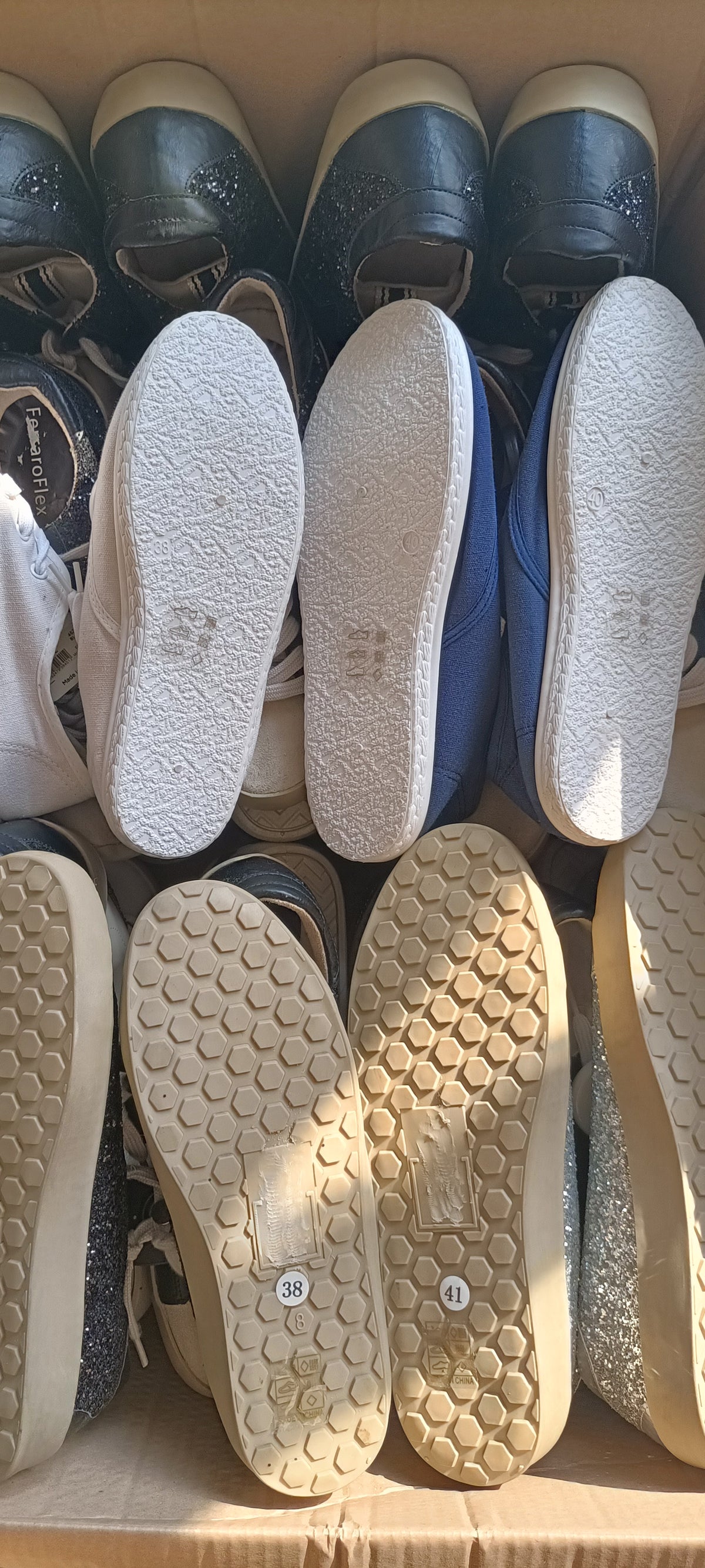 Stock 202 Paia Scarpe Assortite su Bancale – Lotto Ingrosso Nuove