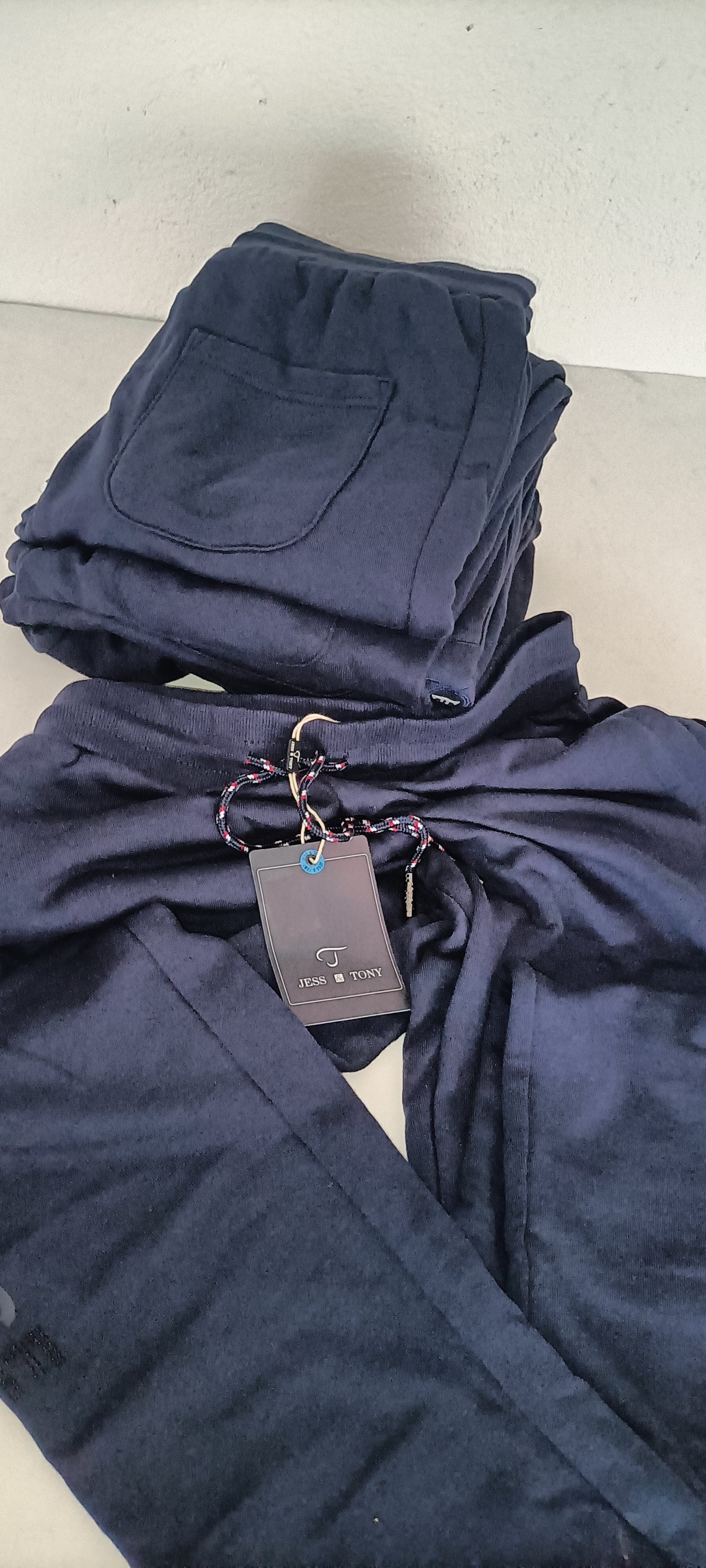 Mini-Lotto Stock Pantaloni Sportivi - Blocco G12-G13-G14-G15 (102 Pezzi Tutto Incluso)