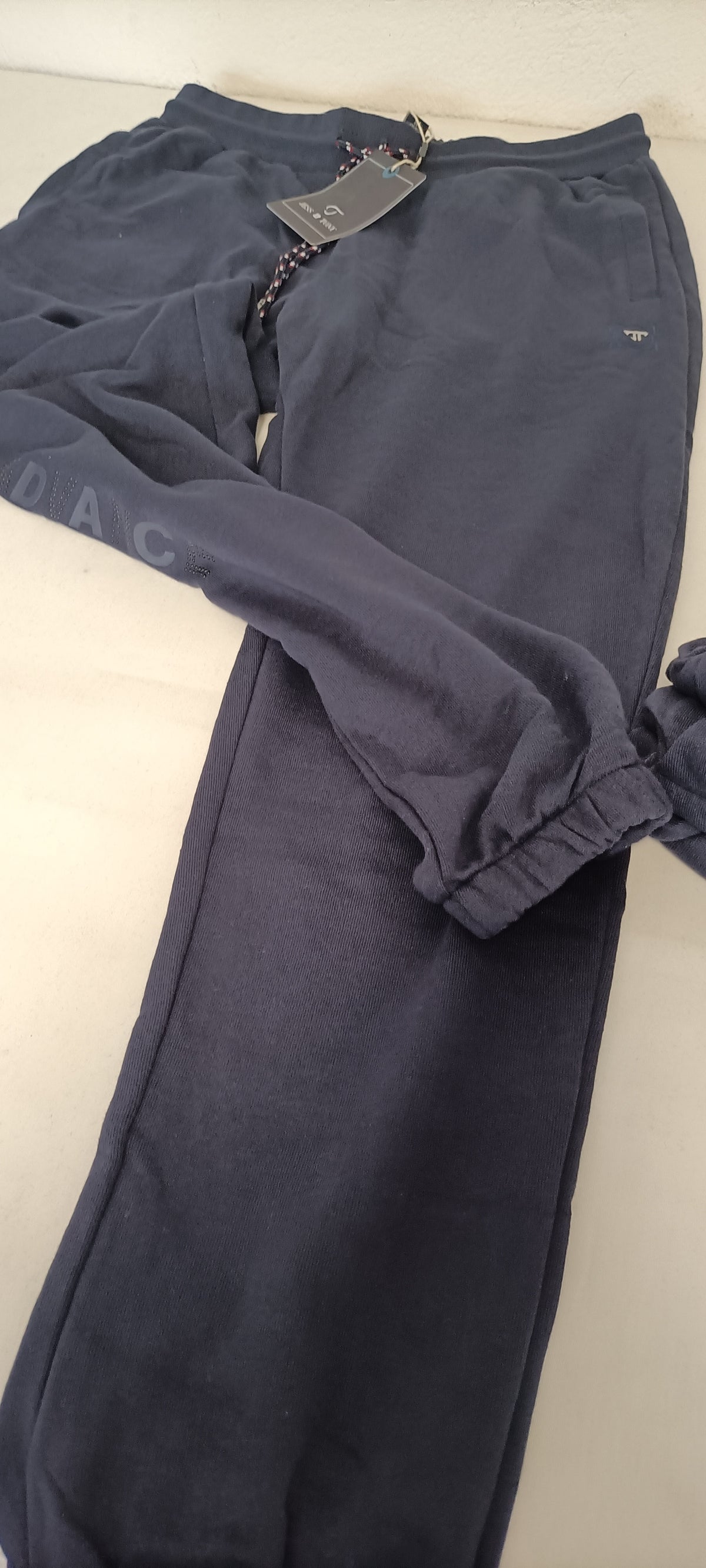 Mini-Lotto Stock Pantaloni Sportivi - Blocco G12-G13-G14-G15 (102 Pezzi Tutto Incluso)