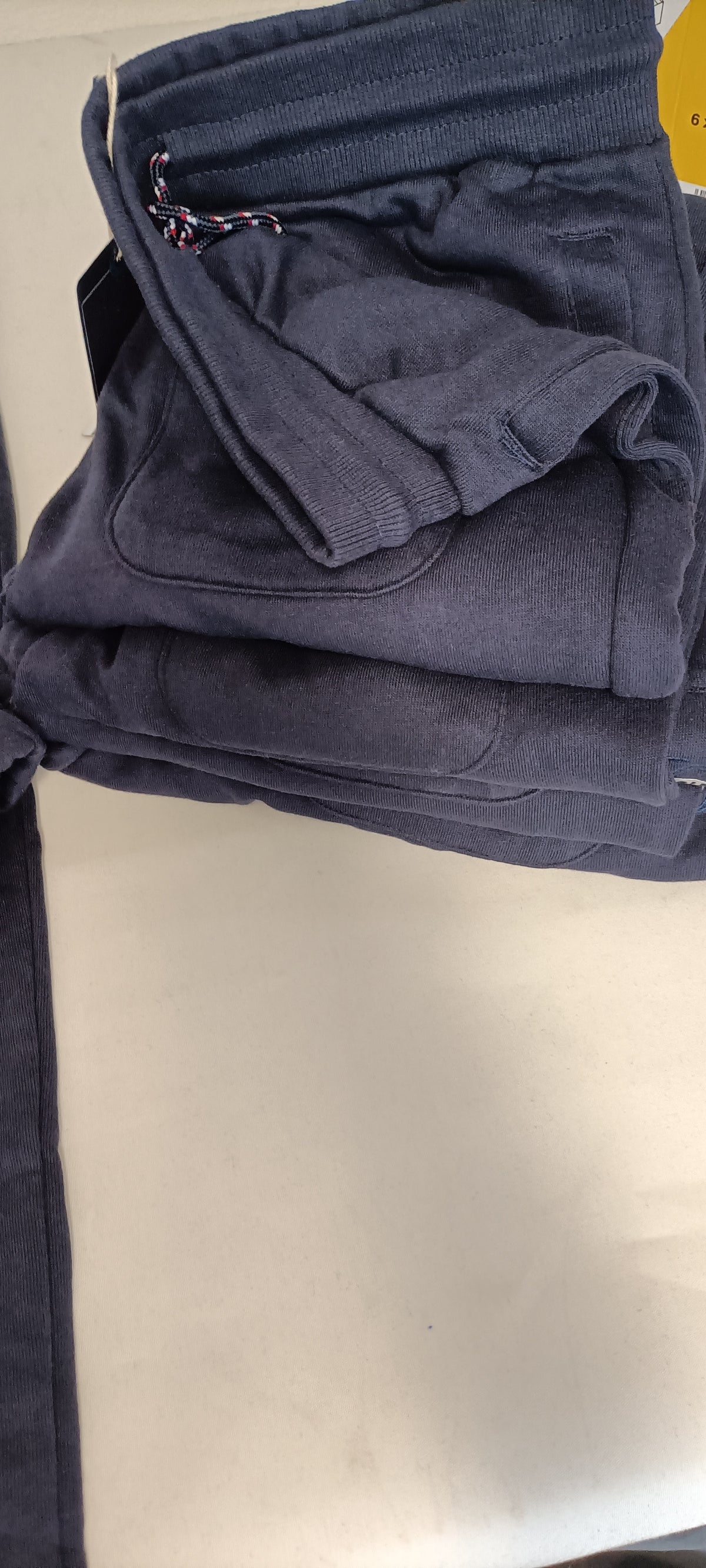 Mini-Lotto Stock Pantaloni Sportivi - Blocco G12-G13-G14-G15 (102 Pezzi Tutto Incluso)
