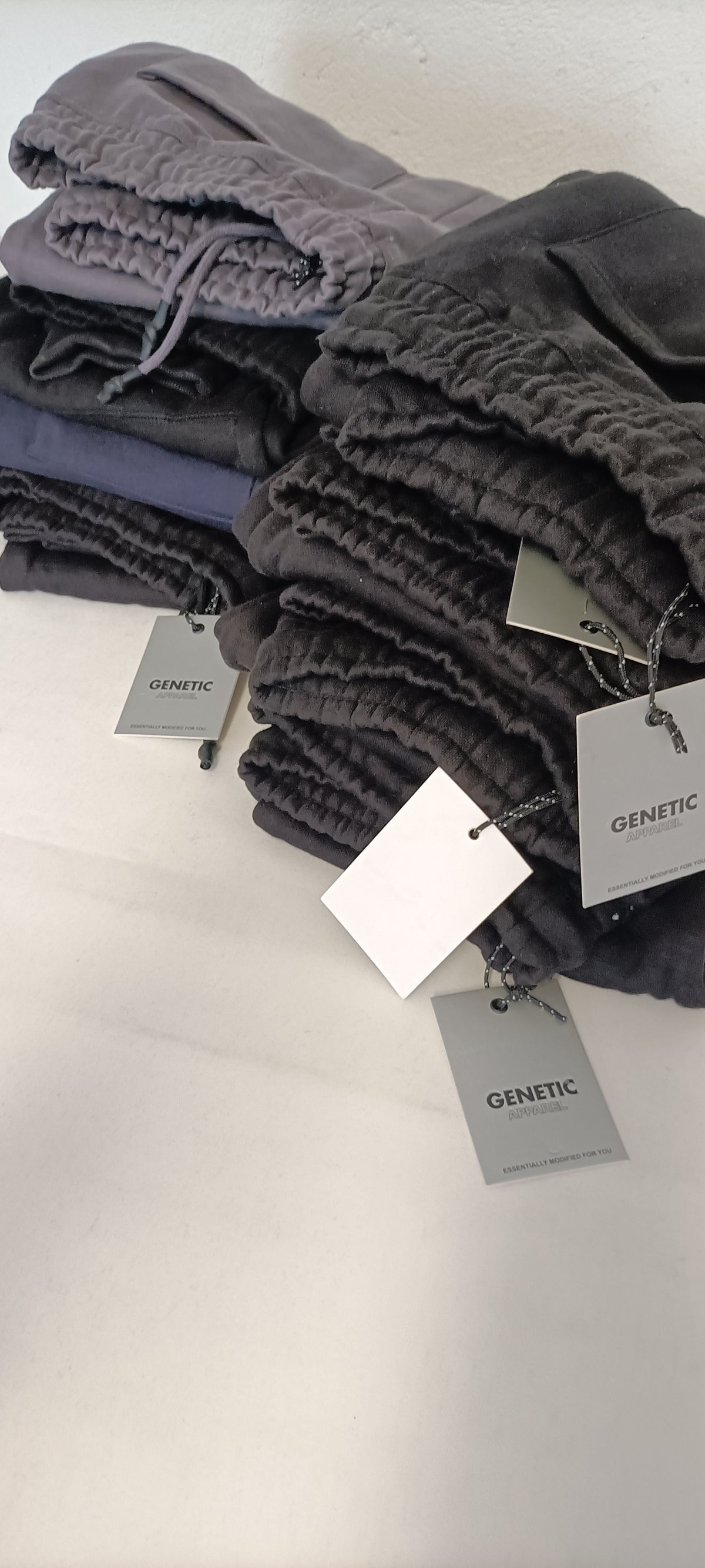 Mini-Lotto Stock Pantaloni Sportivi - Blocco G12-G13-G14-G15 (102 Pezzi Tutto Incluso)