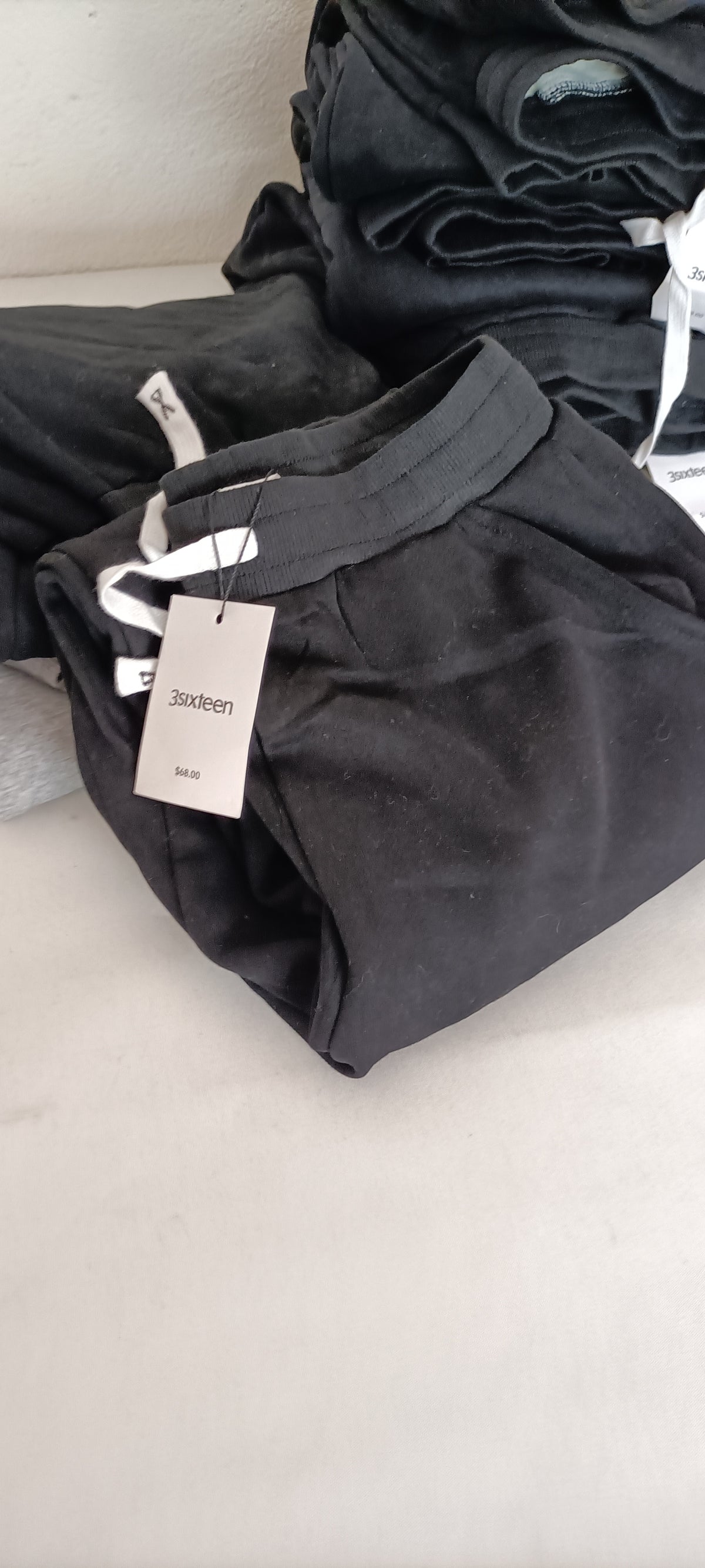 Mini-Lotto Stock Pantaloni Sportivi - Blocco G12-G13-G14-G15 (102 Pezzi Tutto Incluso)