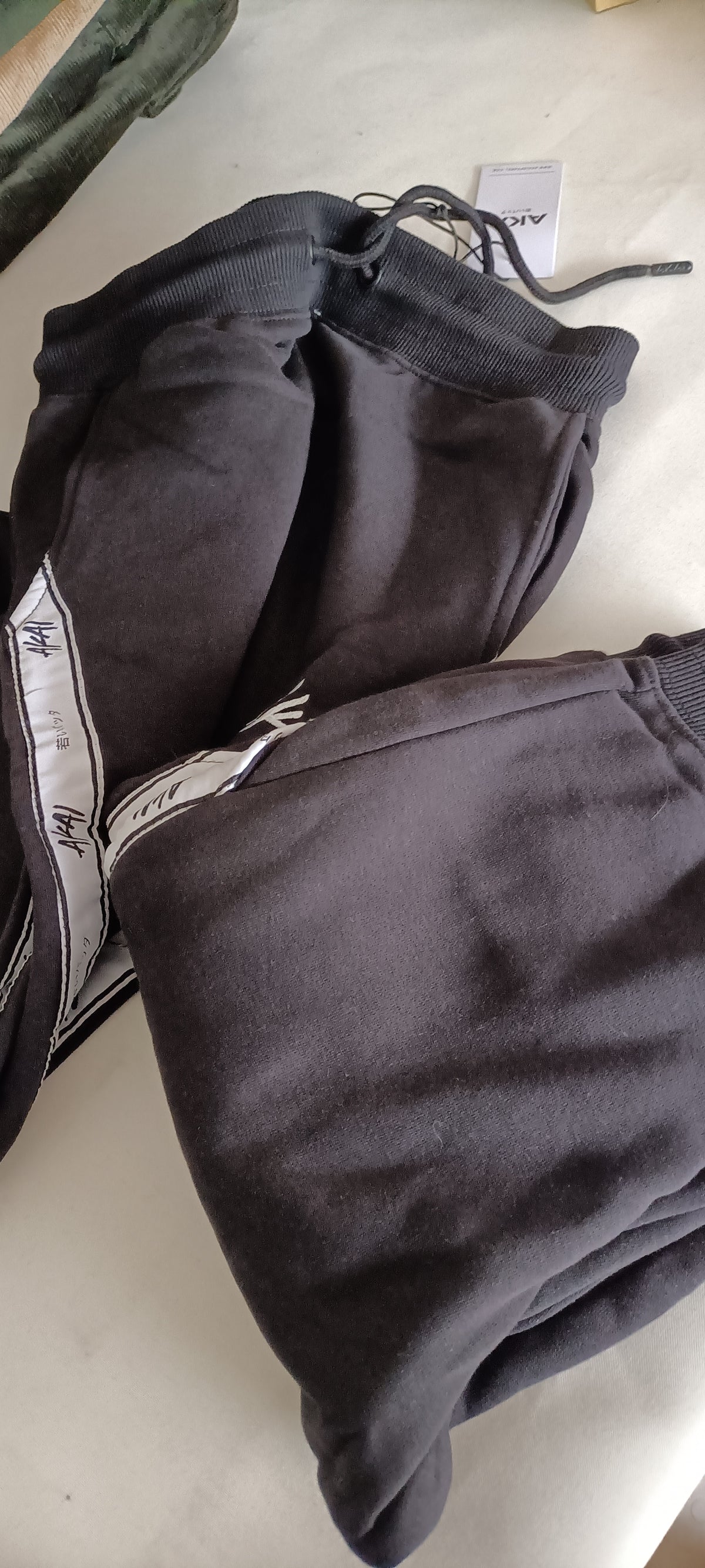 Mini-Lotto Stock Pantaloni Sportivi - Blocco G12-G13-G14-G15 (102 Pezzi Tutto Incluso)