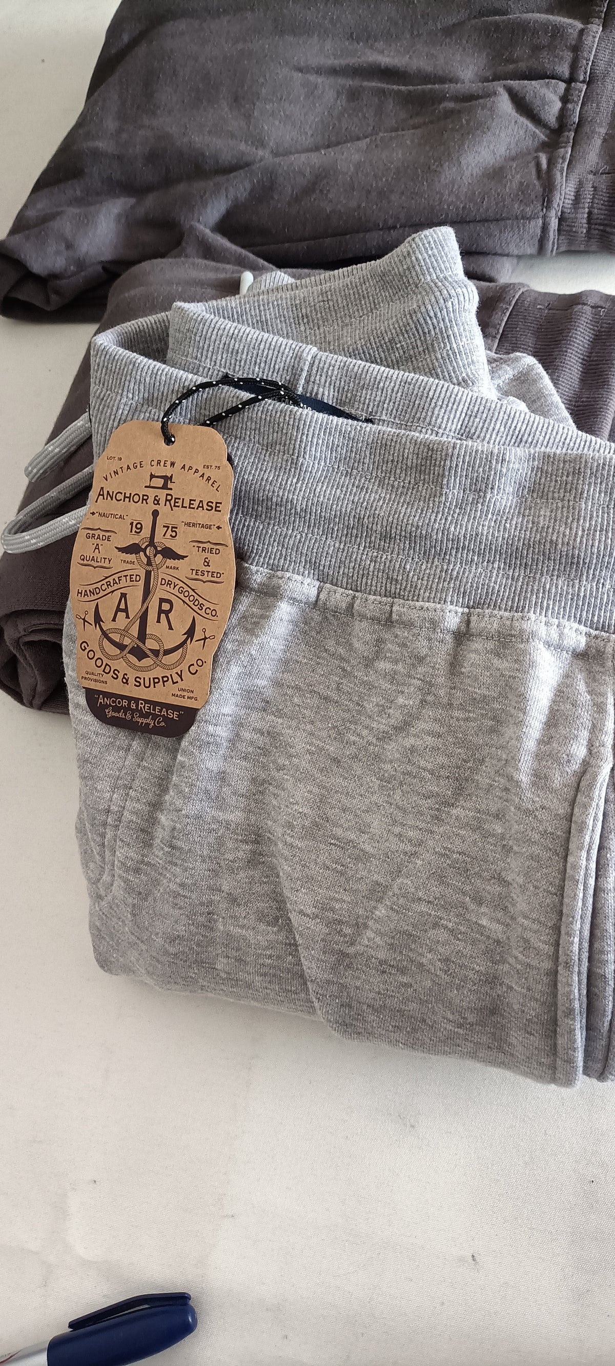 Mini-Lotto Stock Pantaloni Sportivi - Blocco G12-G13-G14-G15 (102 Pezzi Tutto Incluso)