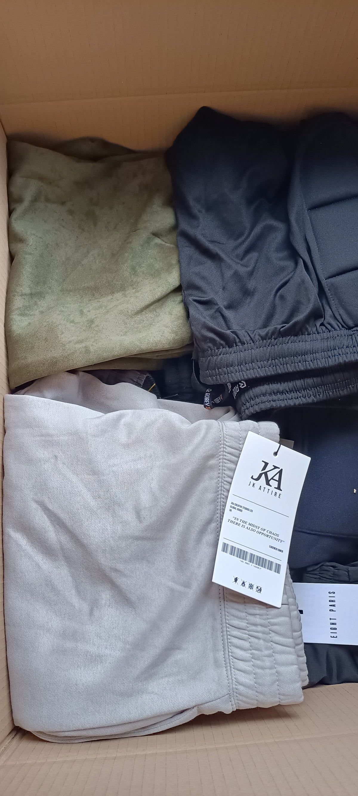 Mini-Lotto Stock Pantaloni Sportivi - Blocco G12-G13-G14-G15 (102 Pezzi Tutto Incluso)