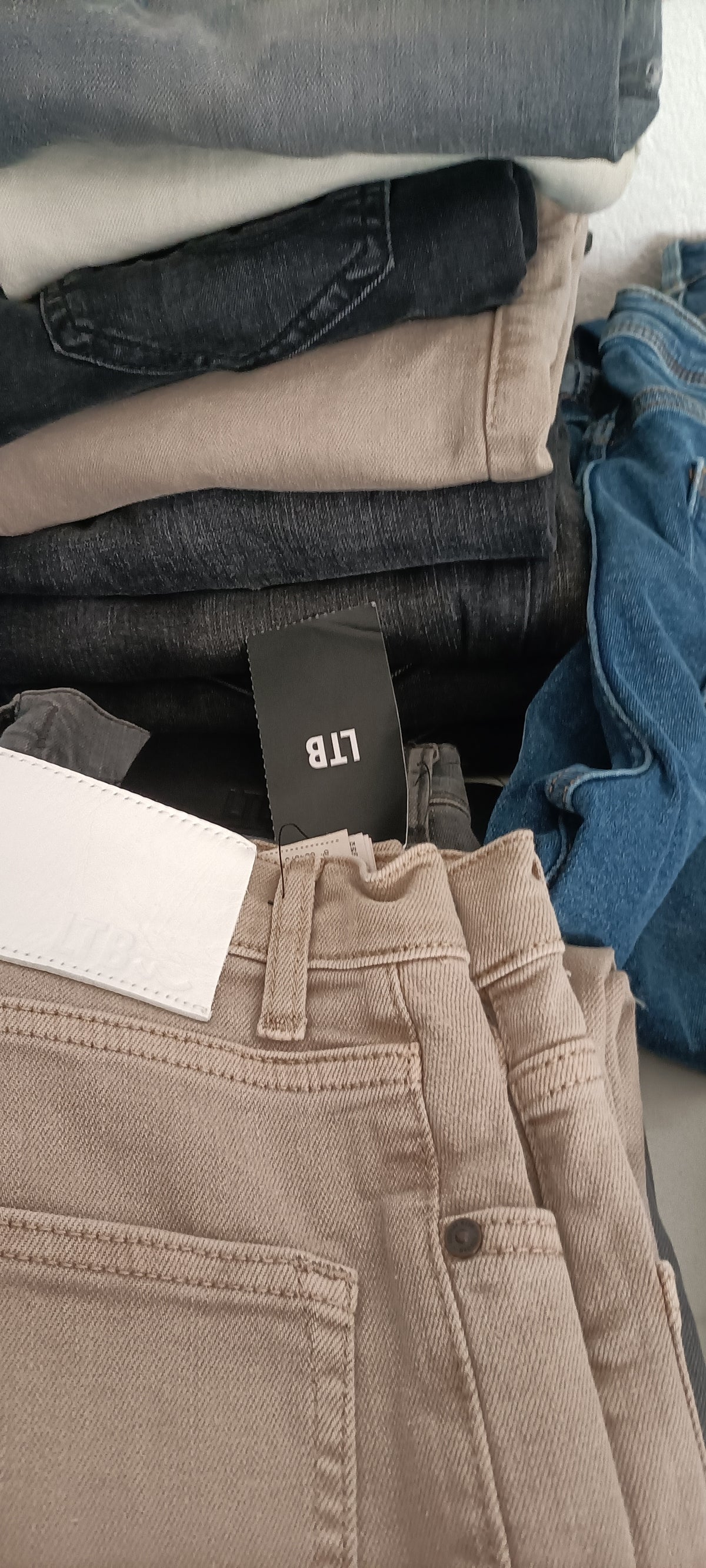 Stock Jeans Uomo/Donna brand LTB Denim - Scatola G16 (30 Pezzi Tutto Incluso)