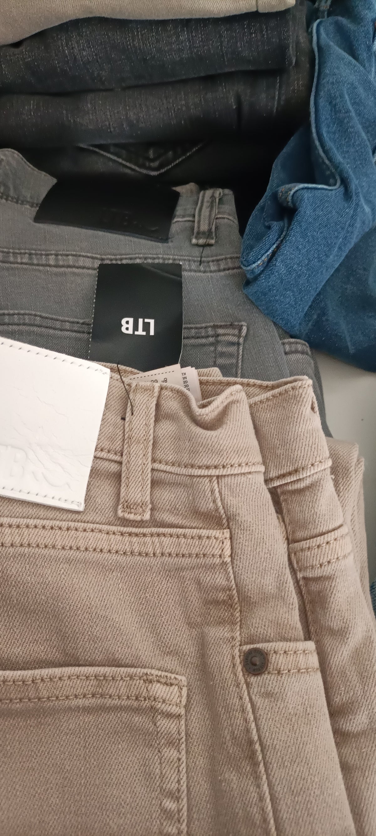 Stock Jeans Uomo/Donna brand LTB Denim - Scatola G16 (30 Pezzi Tutto Incluso)