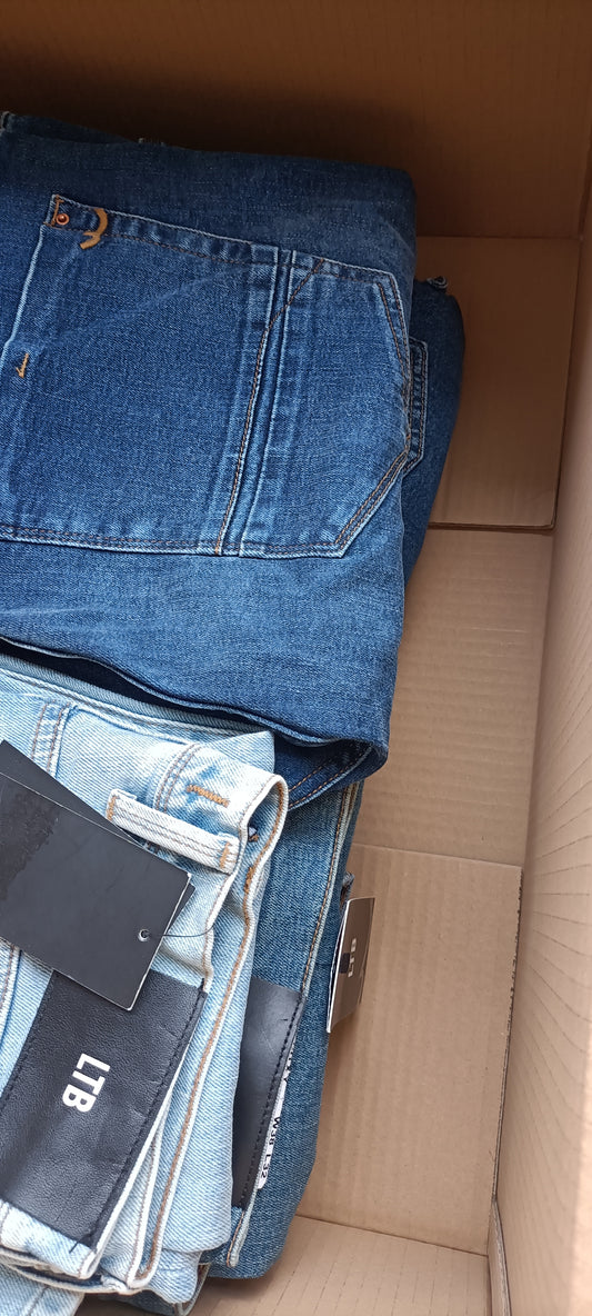 Stock Premium Jeans LTB, Esprit & Acquaverde - Scatola G17 (29 Pezzi Tutto Incluso)