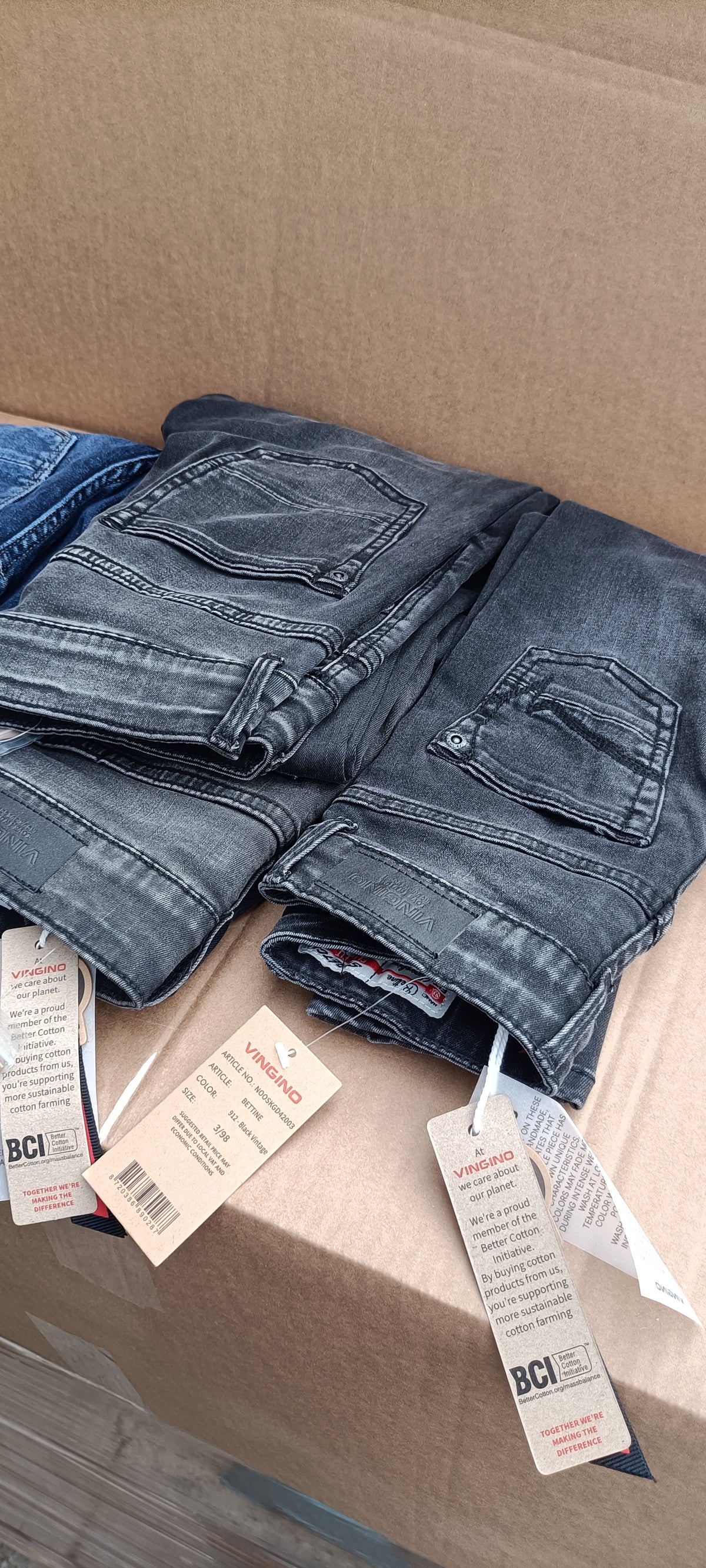 Stock Premium Jeans Bambino brand Vingino & Yang - Scatola G20 (49 Pezzi Tutto Incluso)