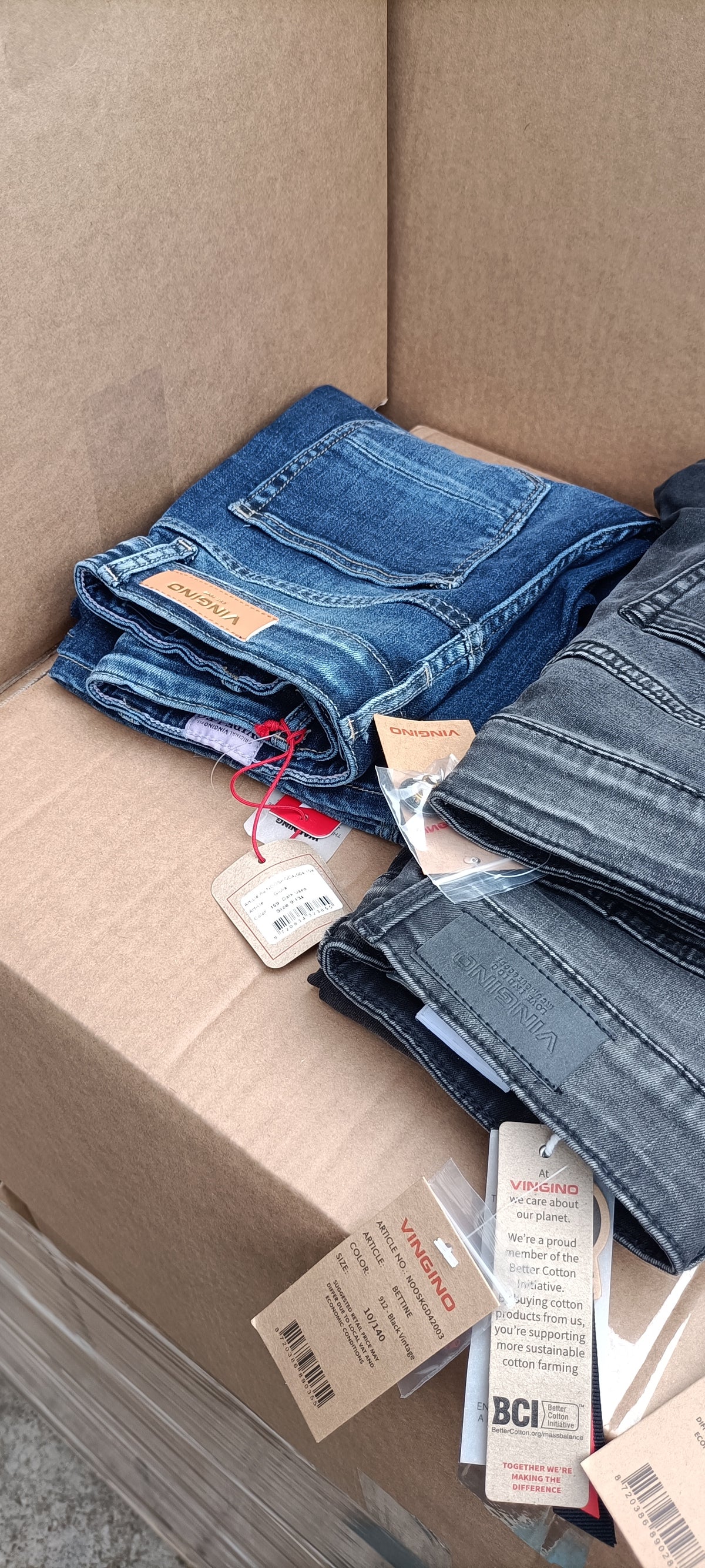 Stock Premium Jeans Bambino brand Vingino & Yang - Scatola G20 (49 Pezzi Tutto Incluso)
