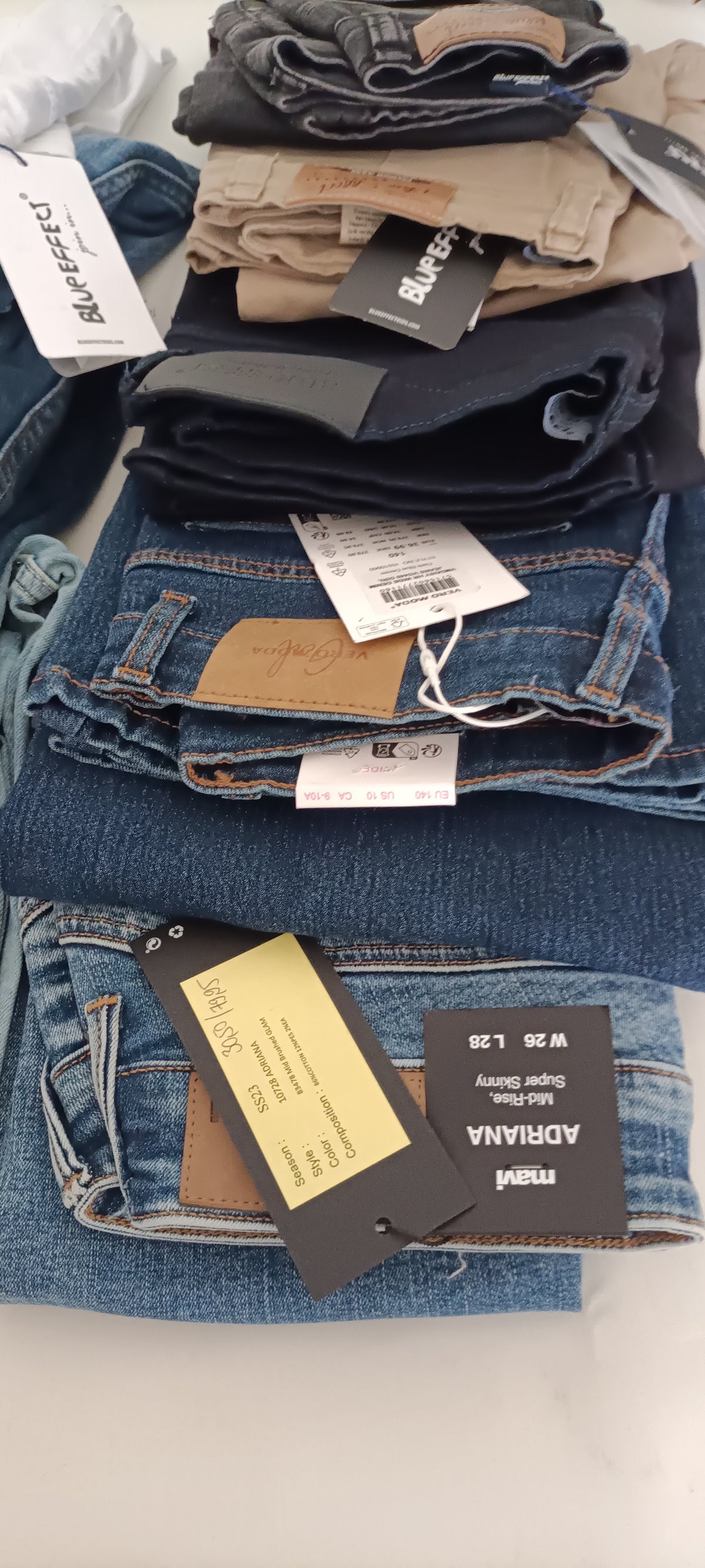 Stock Premium Jeans Bambino brand Vingino & Yang - Scatola G20 (49 Pezzi Tutto Incluso)
