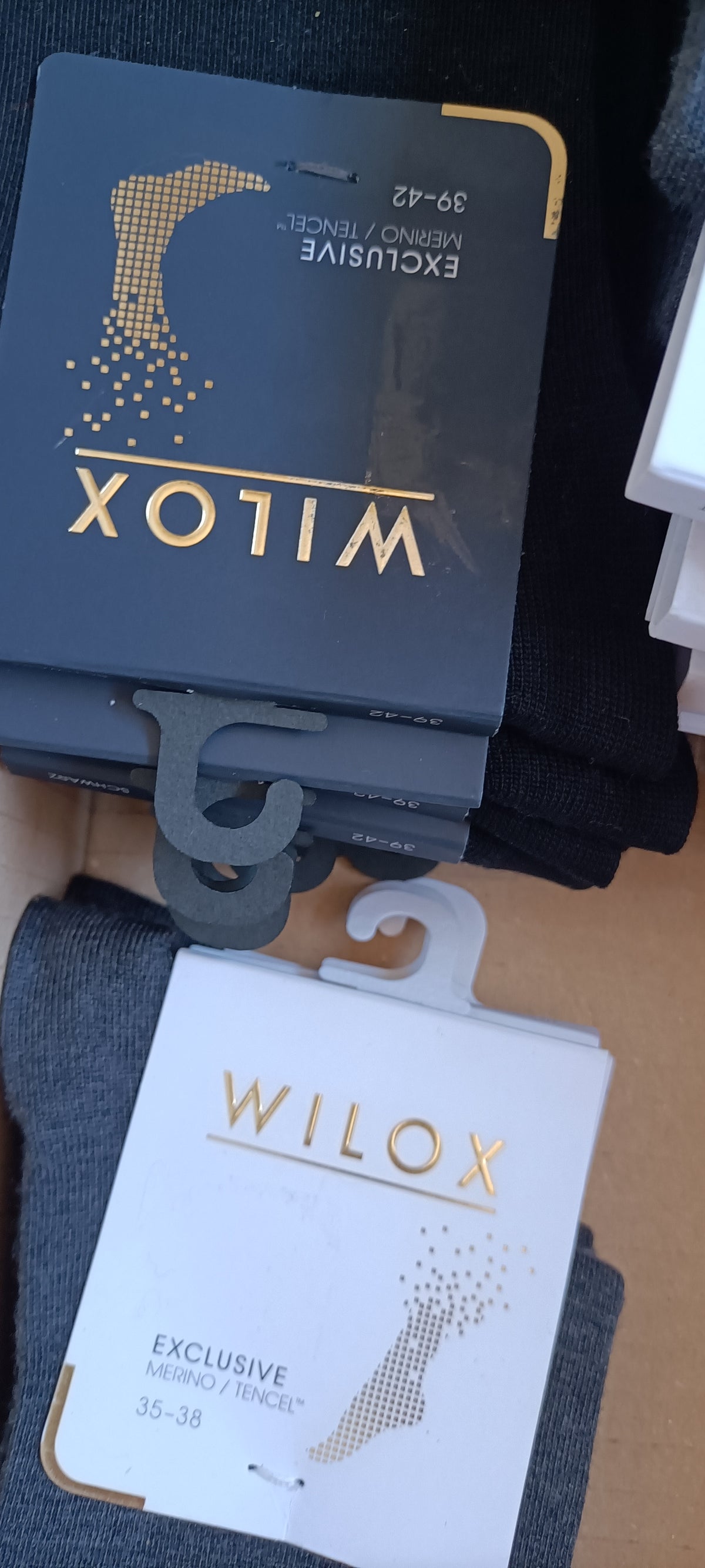 Lotto Calzetteria Mista Uomo/Donna Brand Assortiti - Scatola G23 (196 pz) - SPEDIZIONE GRATUITA
