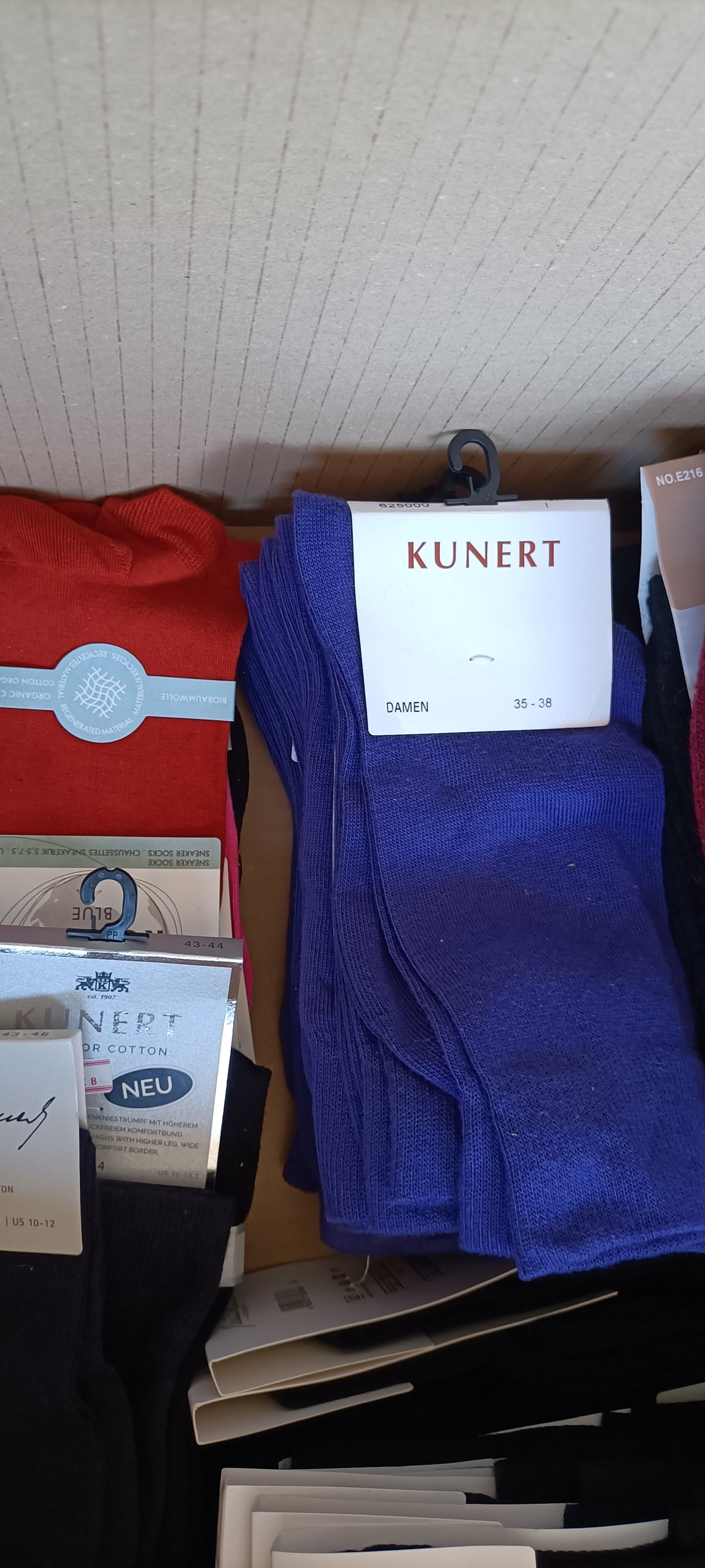 Lotto Calzetteria Mista Uomo/Donna Brand Assortiti - Scatola G23 (196 pz) - SPEDIZIONE GRATUITA