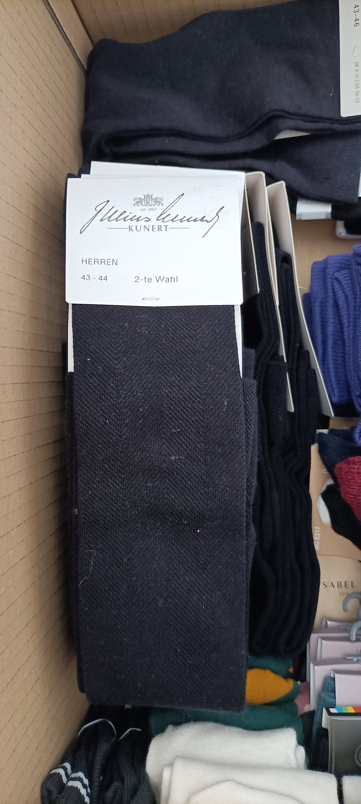 Lotto Calzetteria Mista Uomo/Donna Brand Assortiti - Scatola G23 (196 pz) - SPEDIZIONE GRATUITA