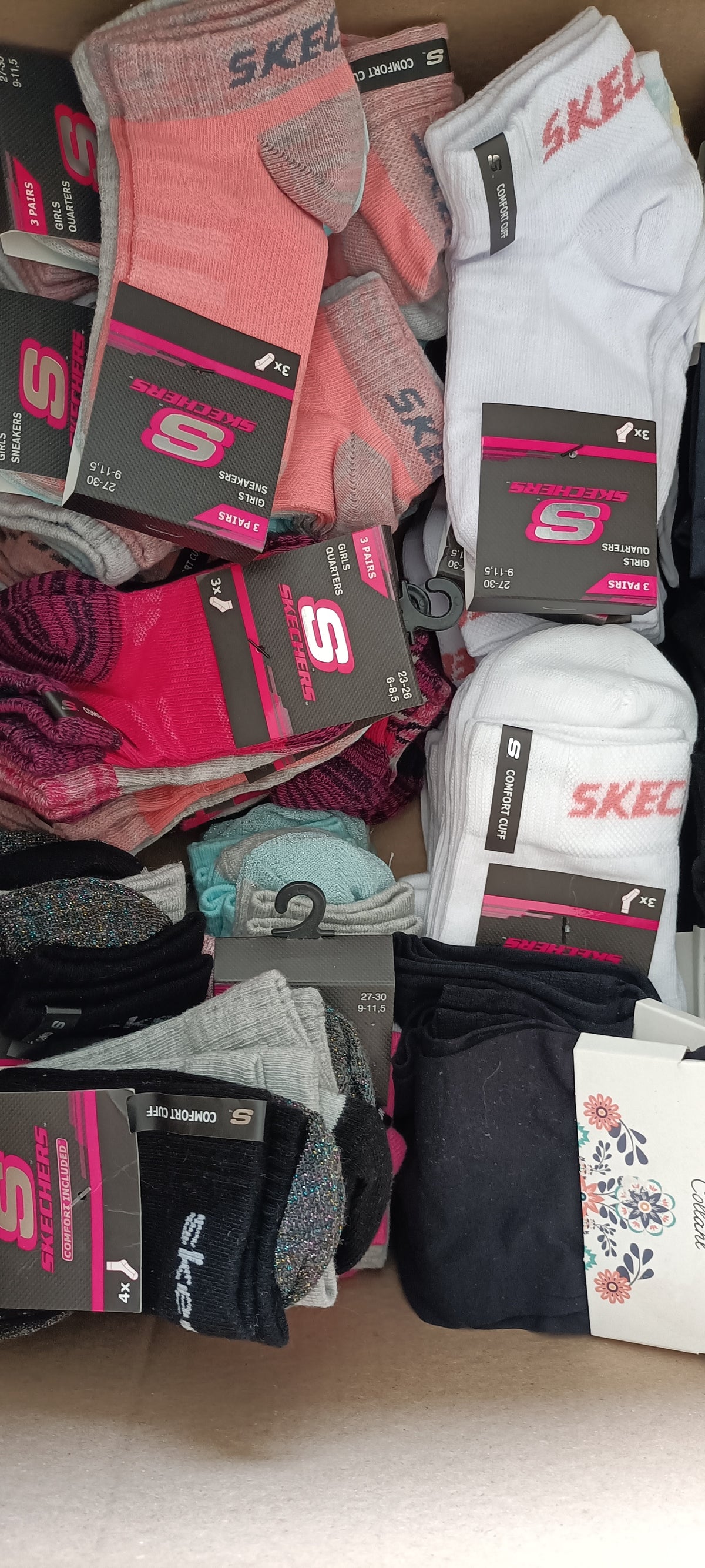 Lotto Maxi-Stock Calzetteria Bimbo/Bimba e Licenze Personaggi - Scatola G25 (255 pz) - SPEDIZIONE GRATUITA