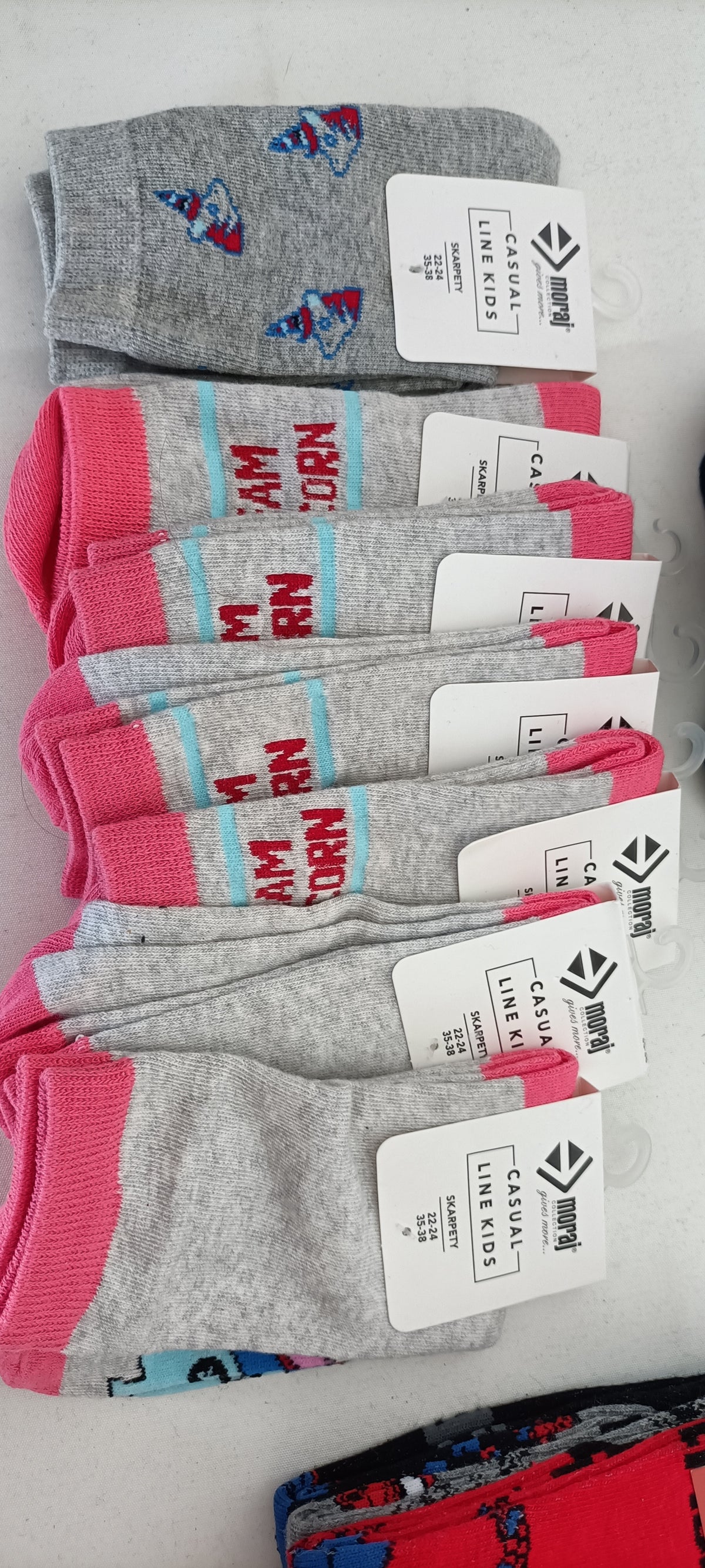 Lotto Maxi-Stock Calzetteria Bimbo/Bimba e Licenze Personaggi - Scatola G25 (255 pz) - SPEDIZIONE GRATUITA