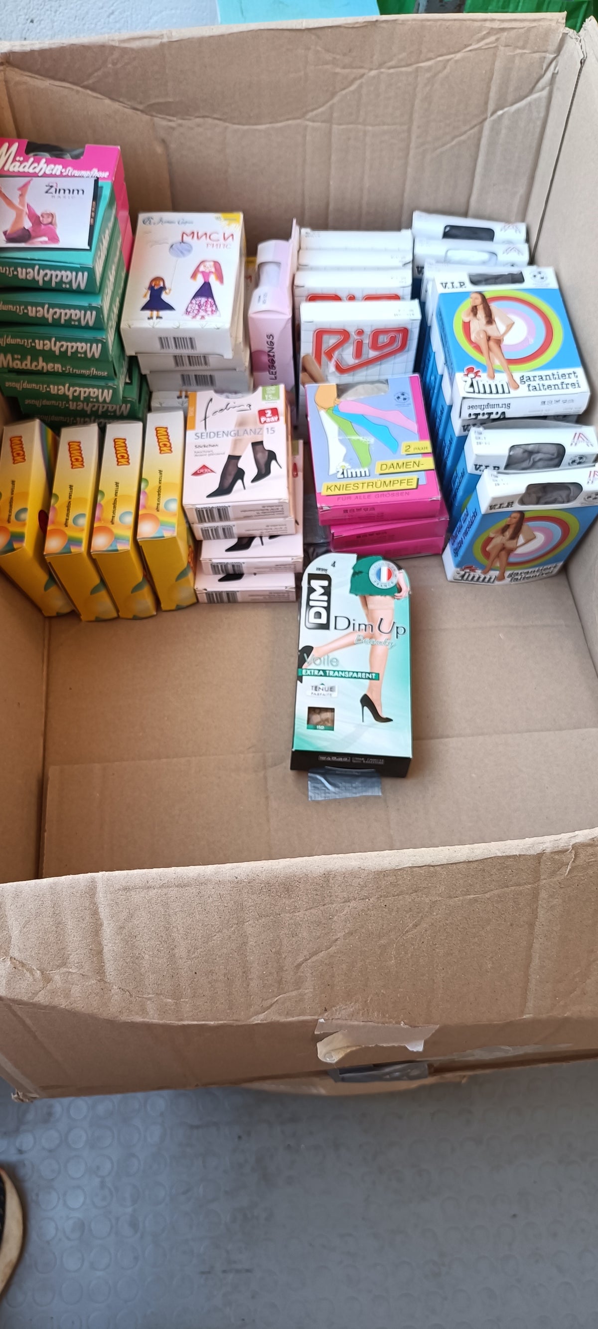 Lotto Stock Calzetteria Mista Uomo/Donna/Bimbo - Scatola Svuota Magazzino (150 pz) - SPEDIZIONE GRATUITA