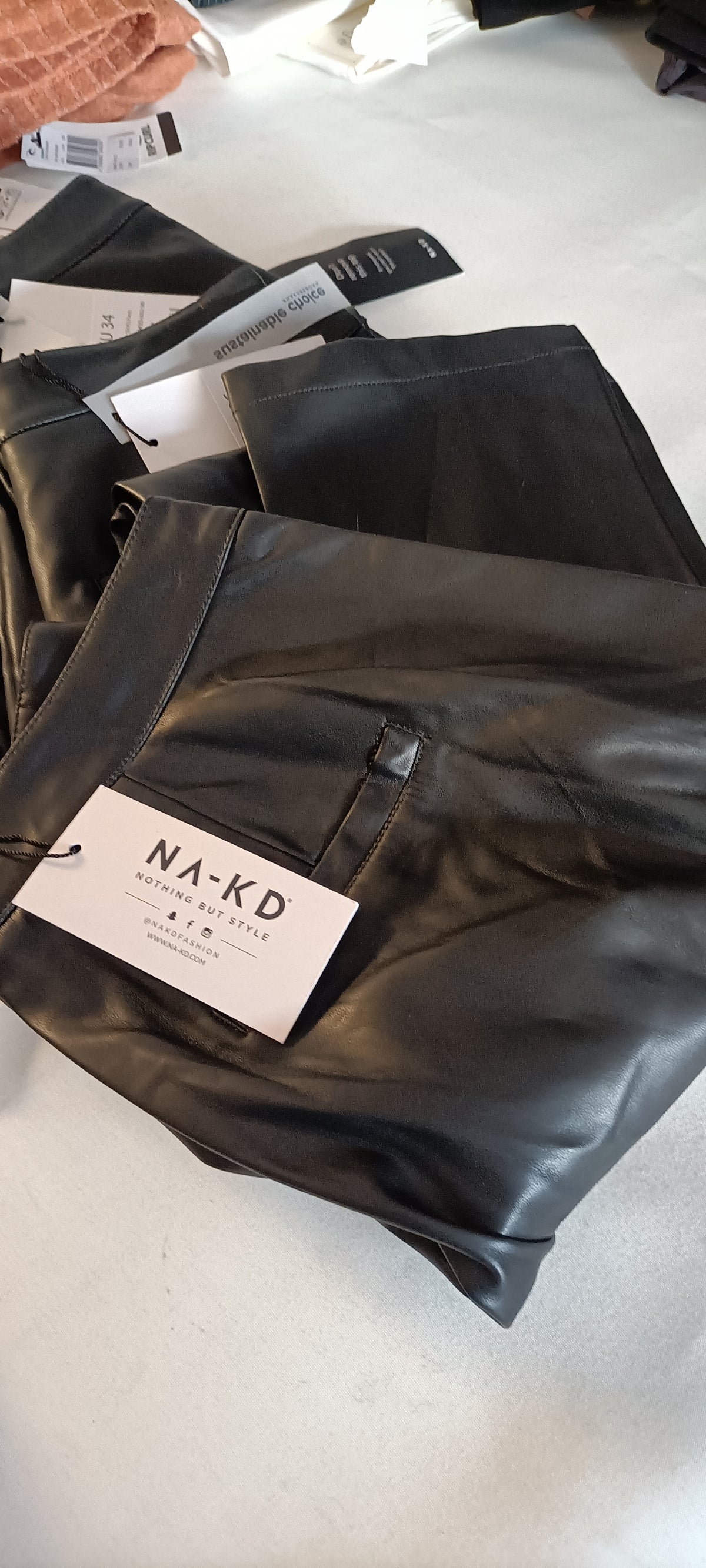 Lotto Stock Pantaloni Misti Uomo/Donna Brand Assortiti - Scatola G29 (44 pz) - SPEDIZIONE GRATUITA