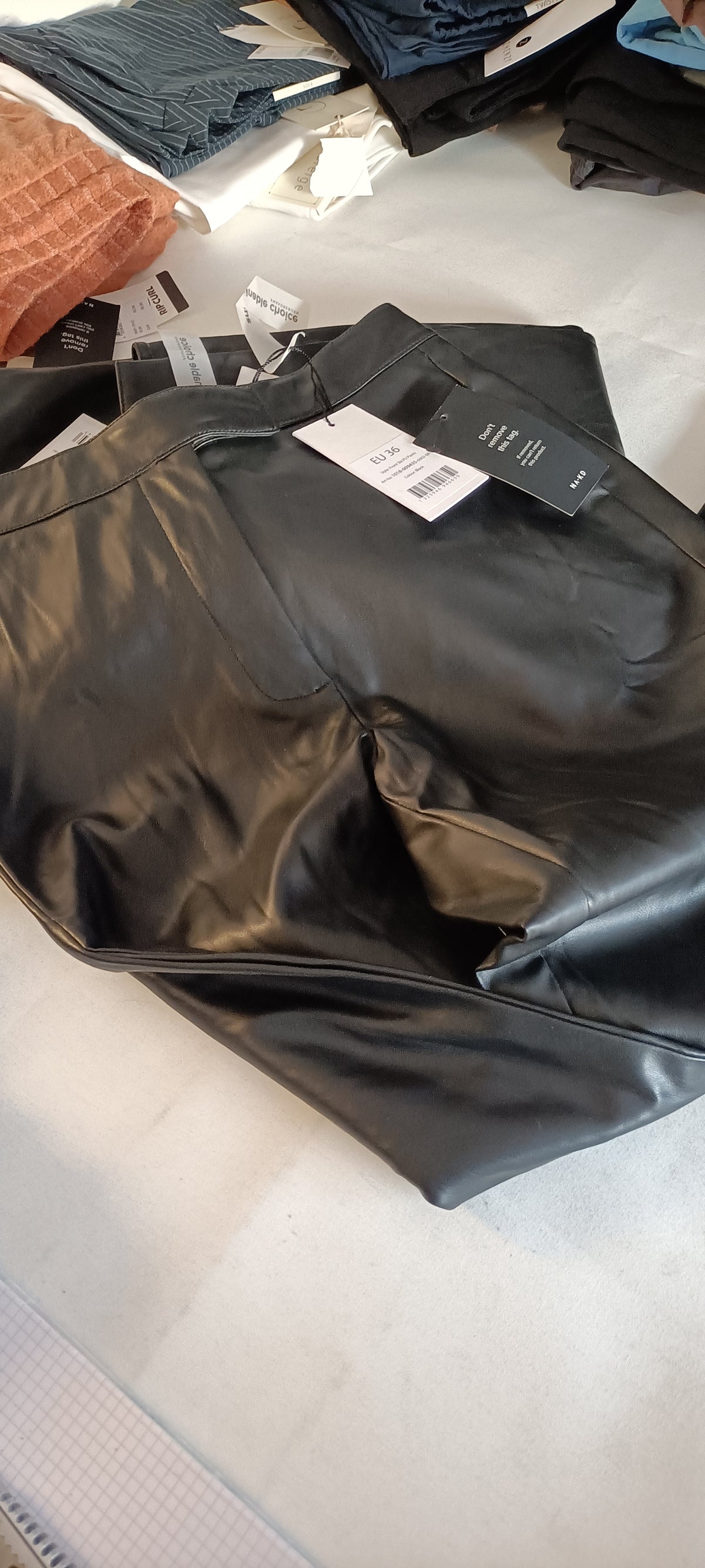 Lotto Stock Pantaloni Misti Uomo/Donna Brand Assortiti - Scatola G29 (44 pz) - SPEDIZIONE GRATUITA