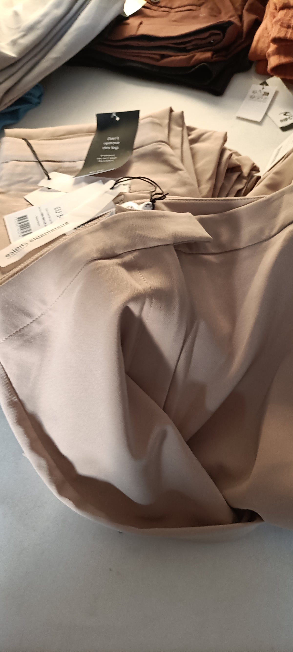 Lotto Stock Pantaloni Misti Uomo/Donna Brand Assortiti - Scatola G29 (44 pz) - SPEDIZIONE GRATUITA