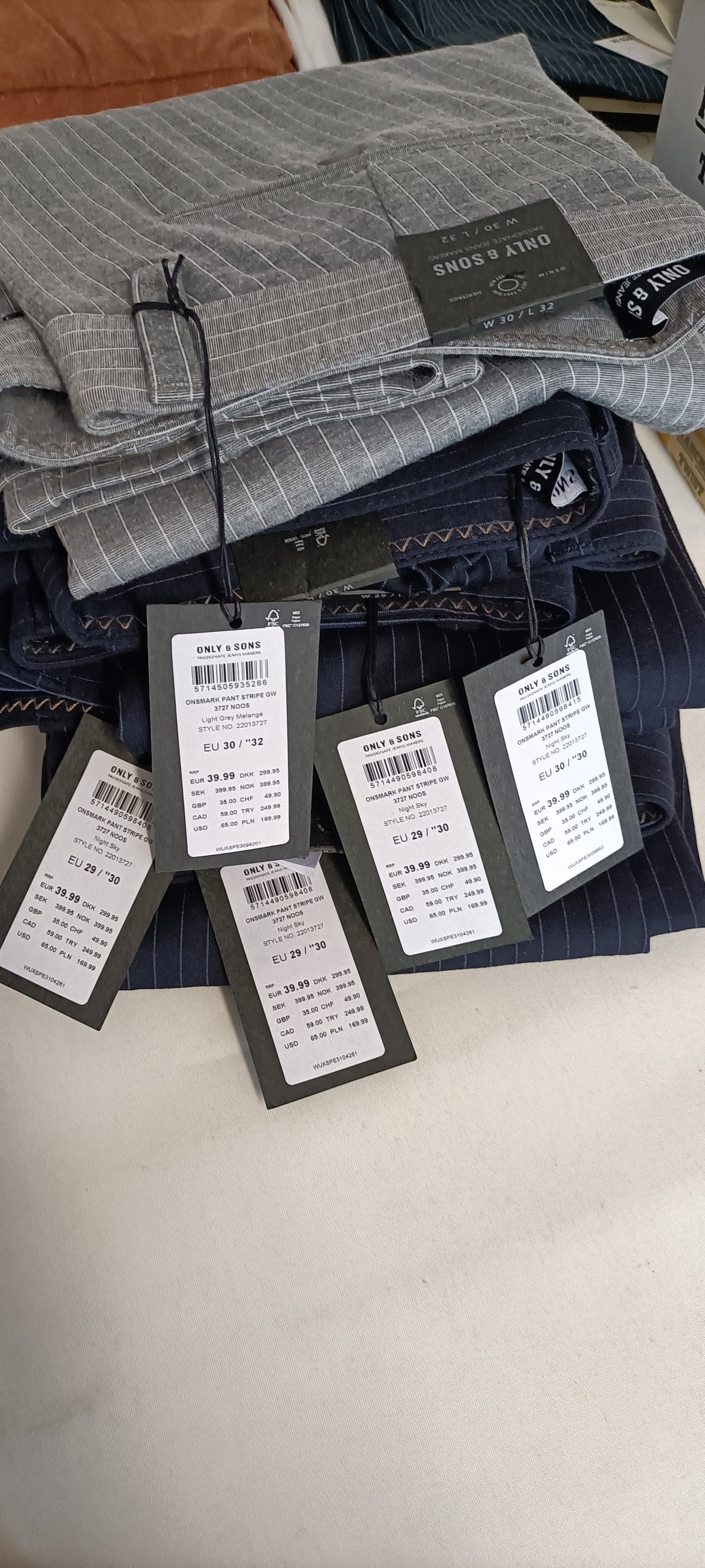 Lotto Stock Pantaloni Misti Uomo/Donna Brand Assortiti - Scatola G29 (44 pz) - SPEDIZIONE GRATUITA