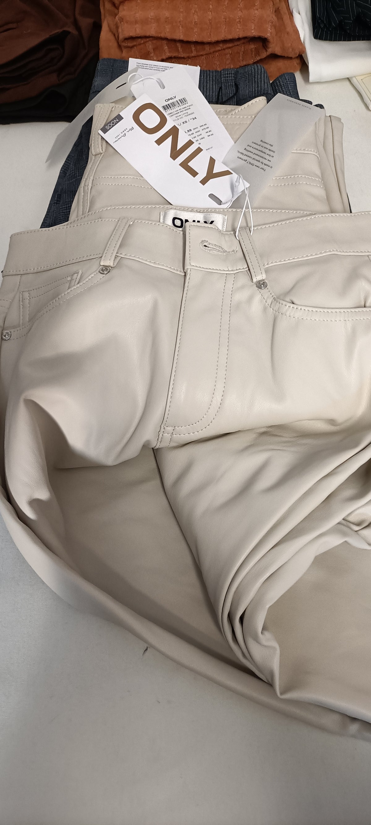 Lotto Stock Pantaloni Misti Uomo/Donna Brand Assortiti - Scatola G29 (44 pz) - SPEDIZIONE GRATUITA