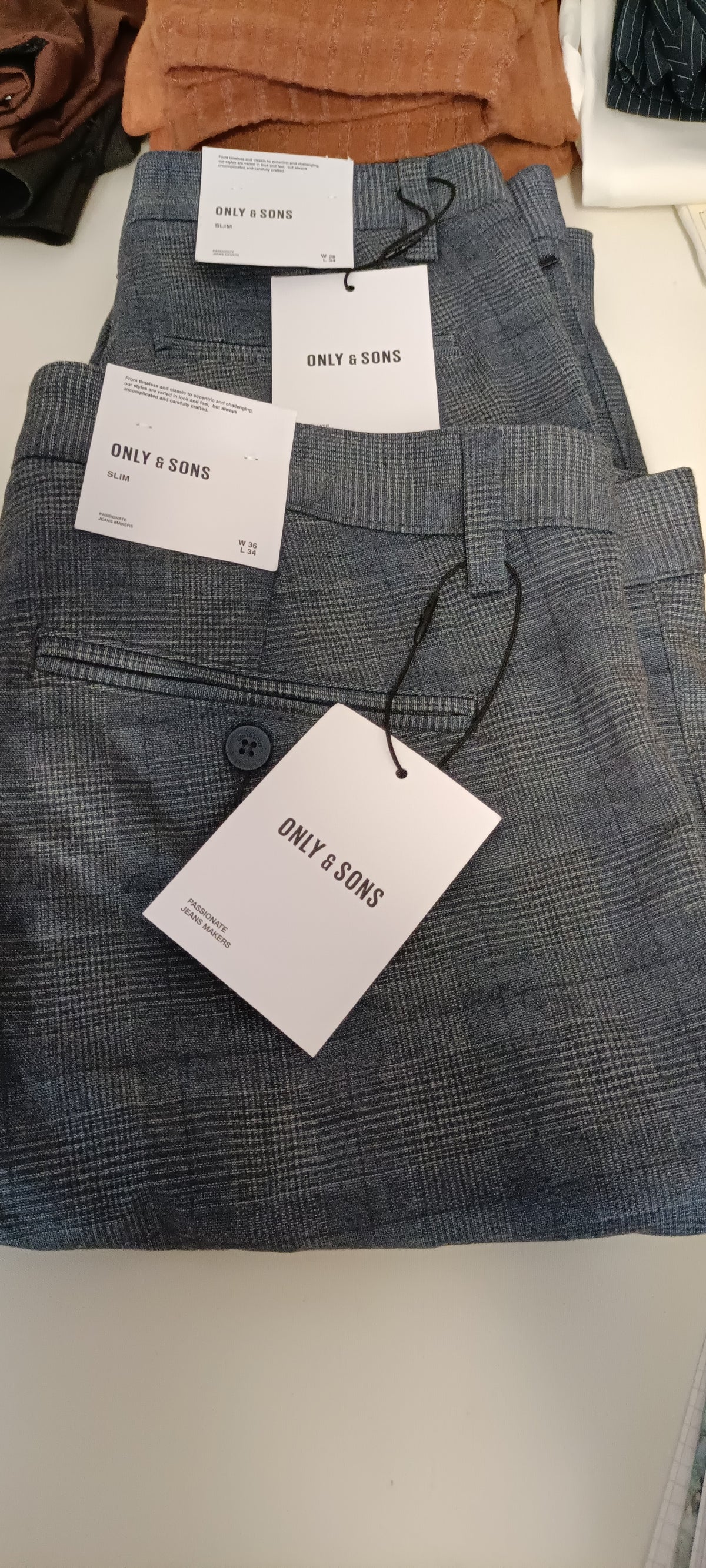 Lotto Stock Pantaloni Misti Uomo/Donna Brand Assortiti - Scatola G29 (44 pz) - SPEDIZIONE GRATUITA