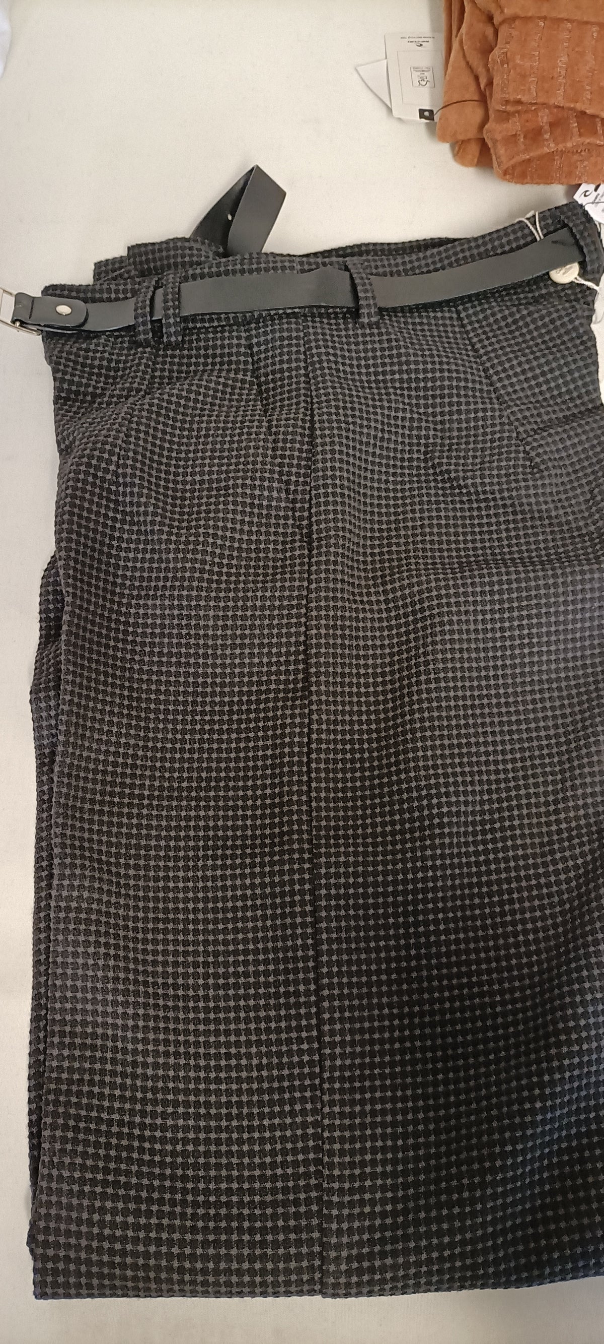 Lotto Stock Pantaloni Misti Uomo/Donna Brand Assortiti - Scatola G29 (44 pz) - SPEDIZIONE GRATUITA