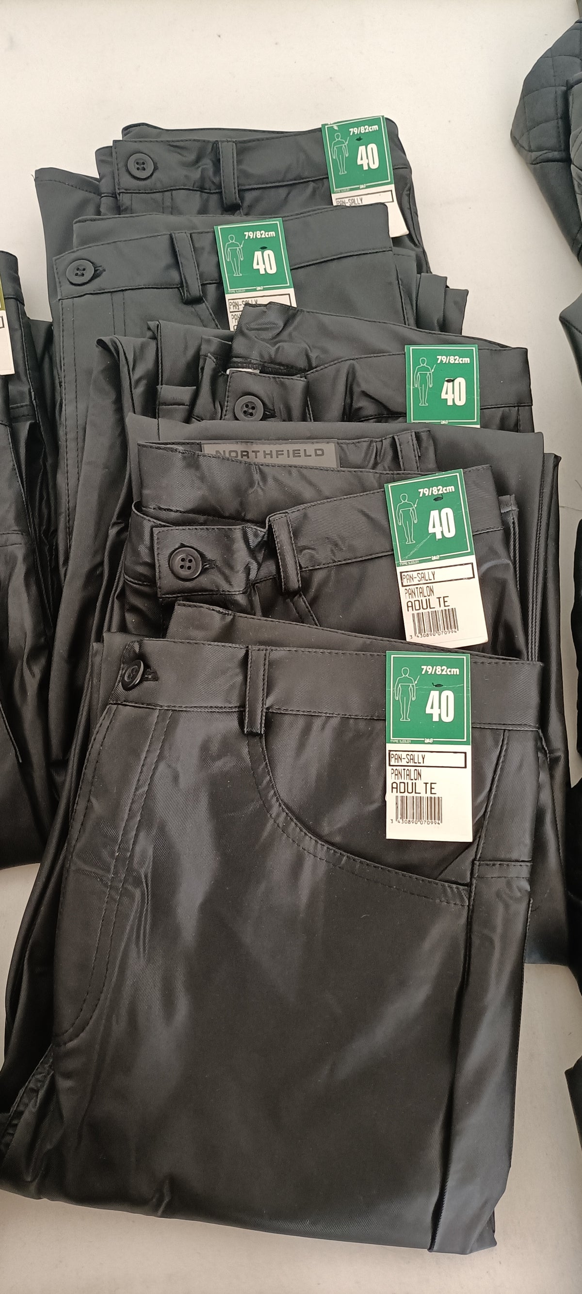 Lotto Stock Giubbotti in Pelle e Pantaloni Neri - Scatola G47 (15 pz) - SPEDIZIONE GRATUITA