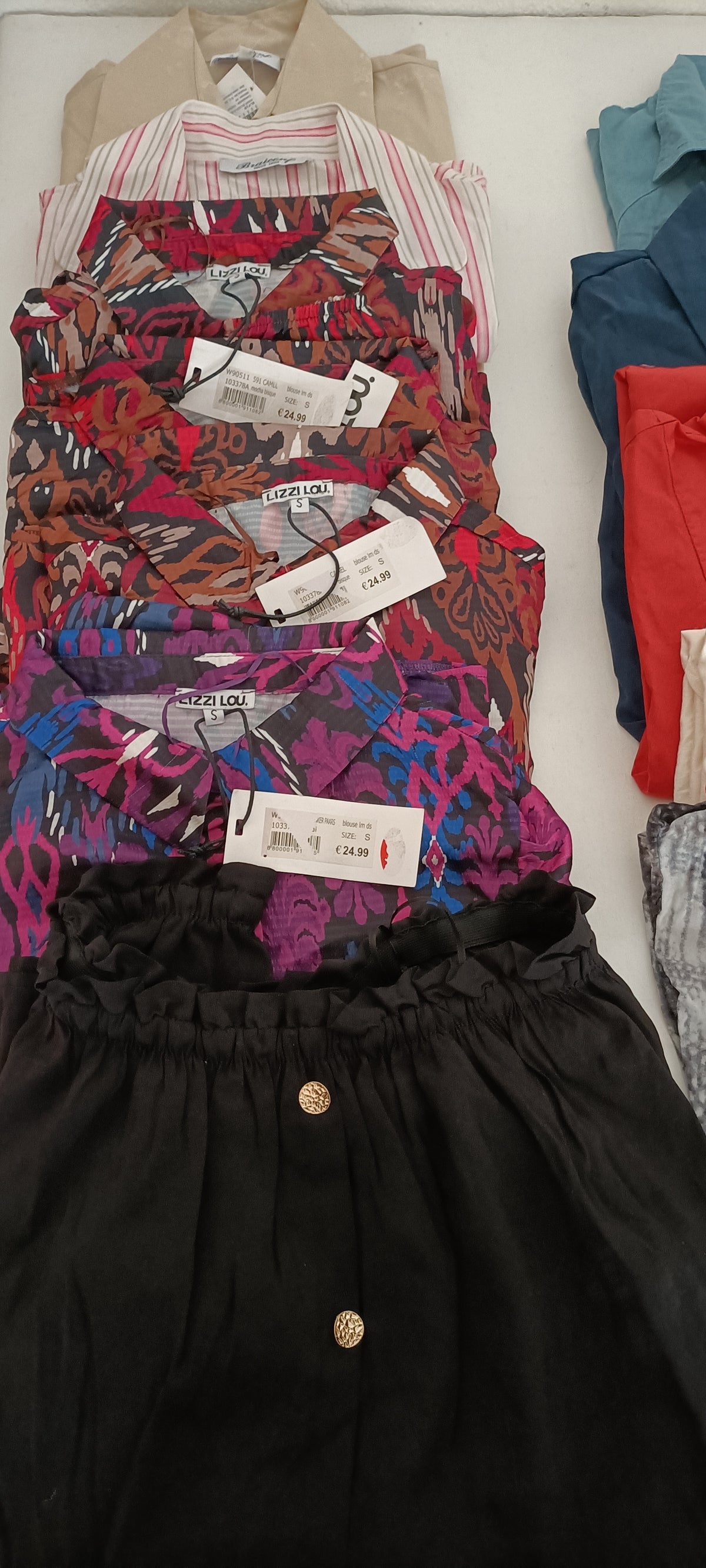 PREZZO SHOCK: STOCK DI 69 CAMICIE DA DONNA NUOVE A SOLI 3,20€ AL PEZZO! (LOTTO G52)