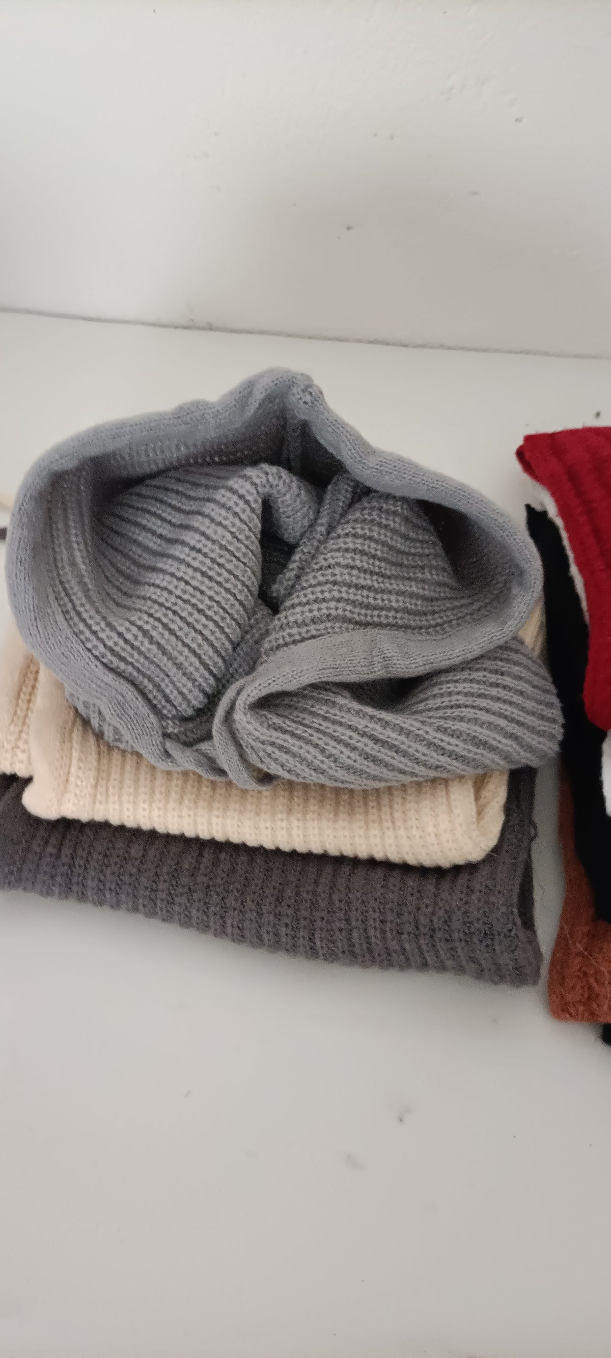 Lotto Stock G53 Sciarpe e Accessori Invernali Misti Nuovi – 50 Pezzi a 2,60€ pz