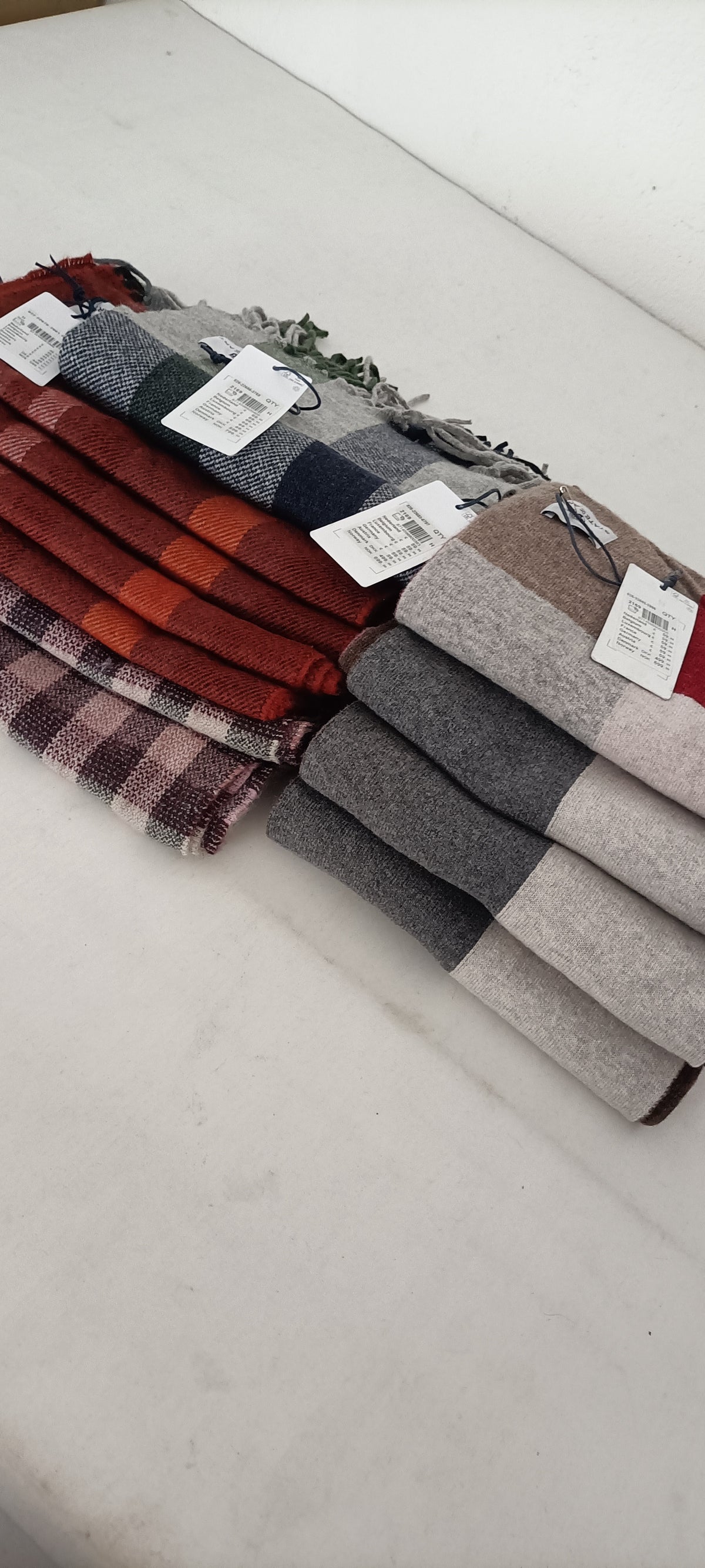 Lotto Stock G54 Sciarpe Moda Miste - 55 Pezzi a 2,60pz