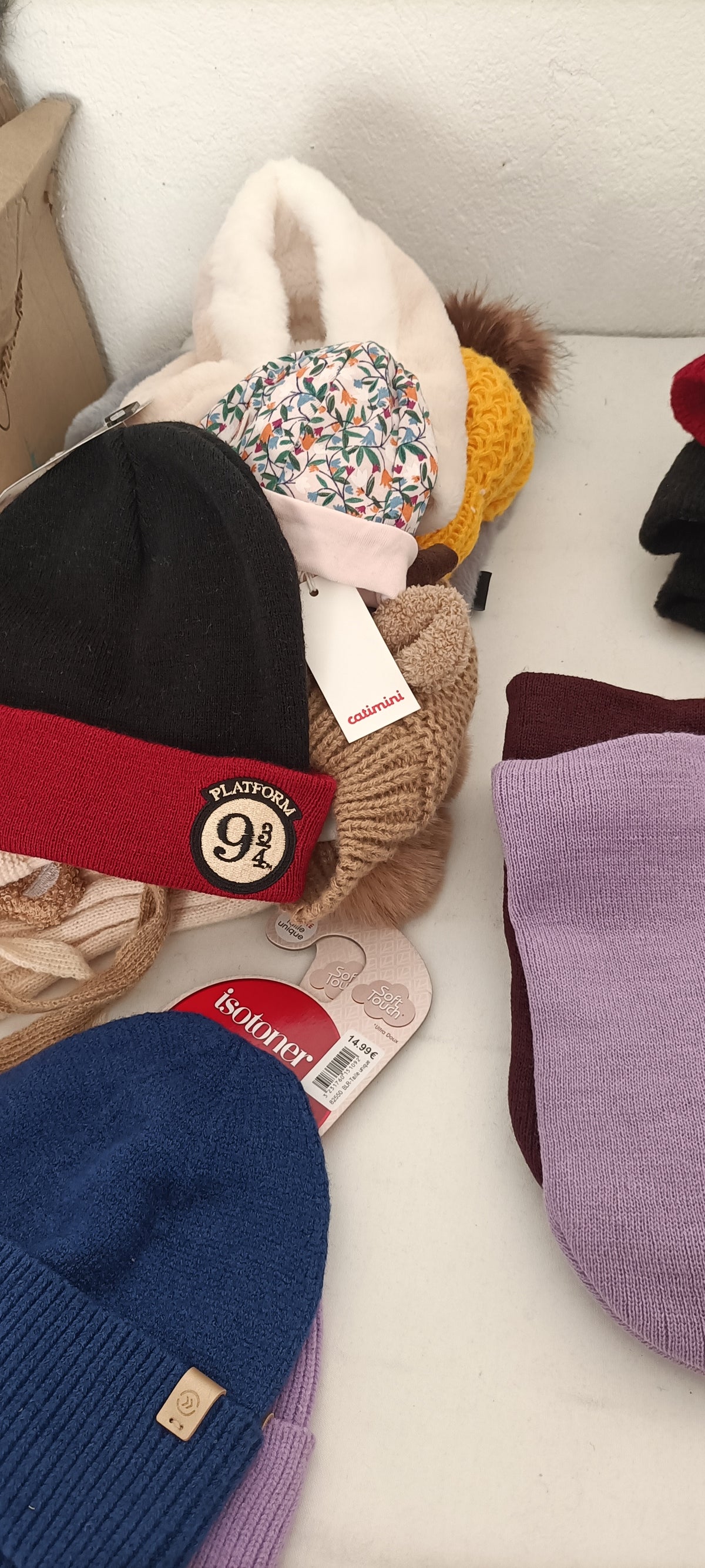 Lotto Stock G55 Cappelli Inverno Uomo Donna Bambino di Marca e Licenze - 91 Pezzi a 2€pz