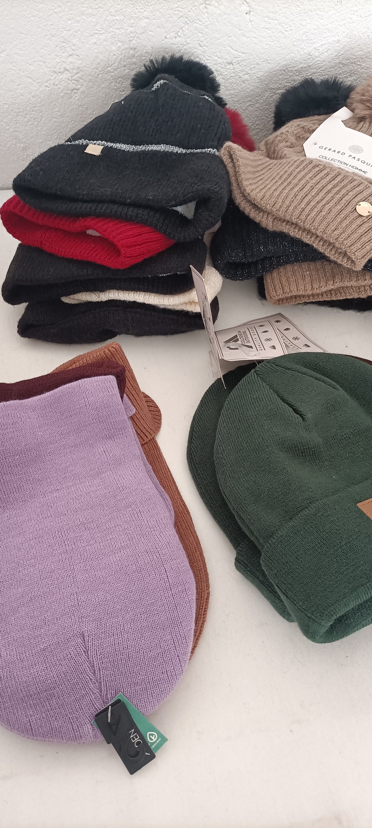 Lotto Stock G55 Cappelli Inverno Uomo Donna Bambino di Marca e Licenze - 91 Pezzi a 2€pz