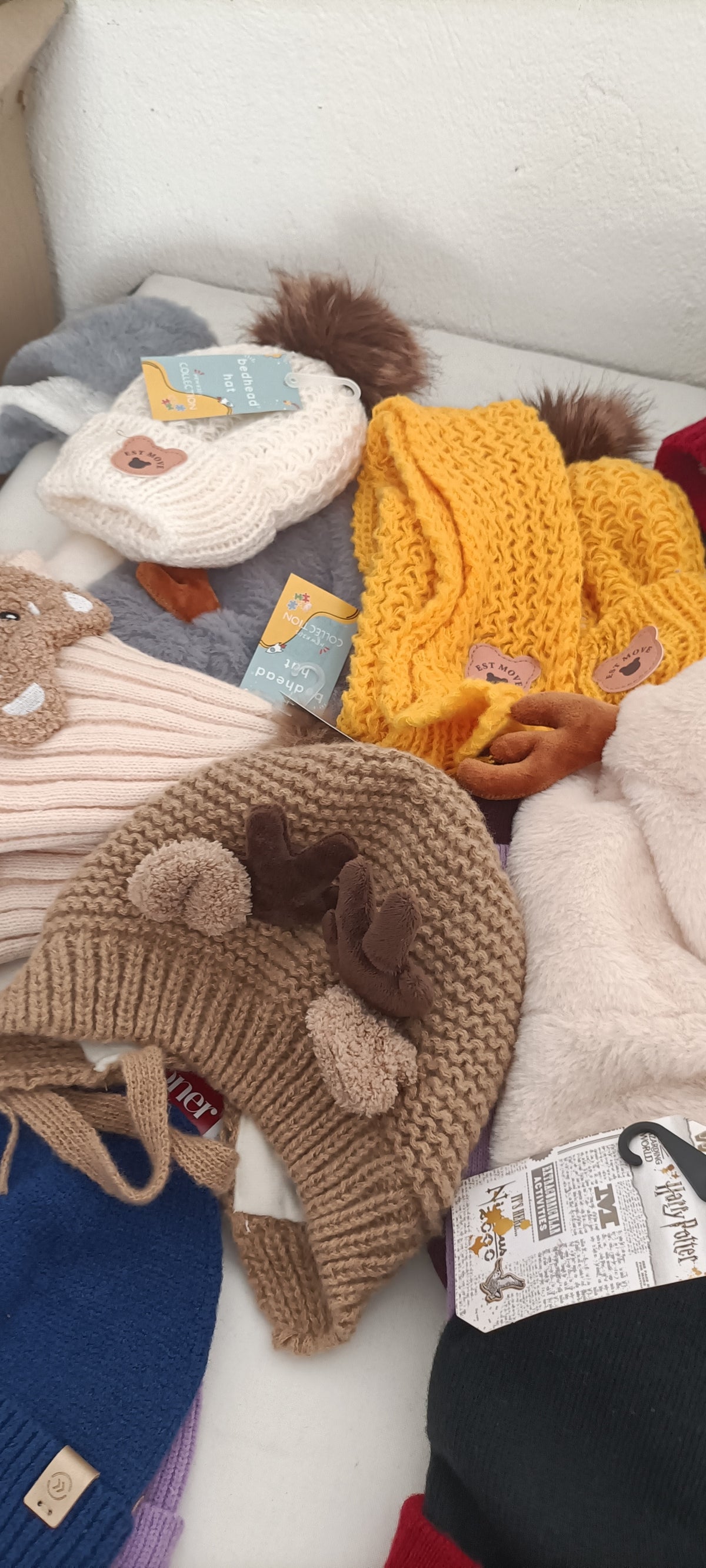 Lotto Stock G55 Cappelli Inverno Uomo Donna Bambino di Marca e Licenze - 91 Pezzi a 2€pz