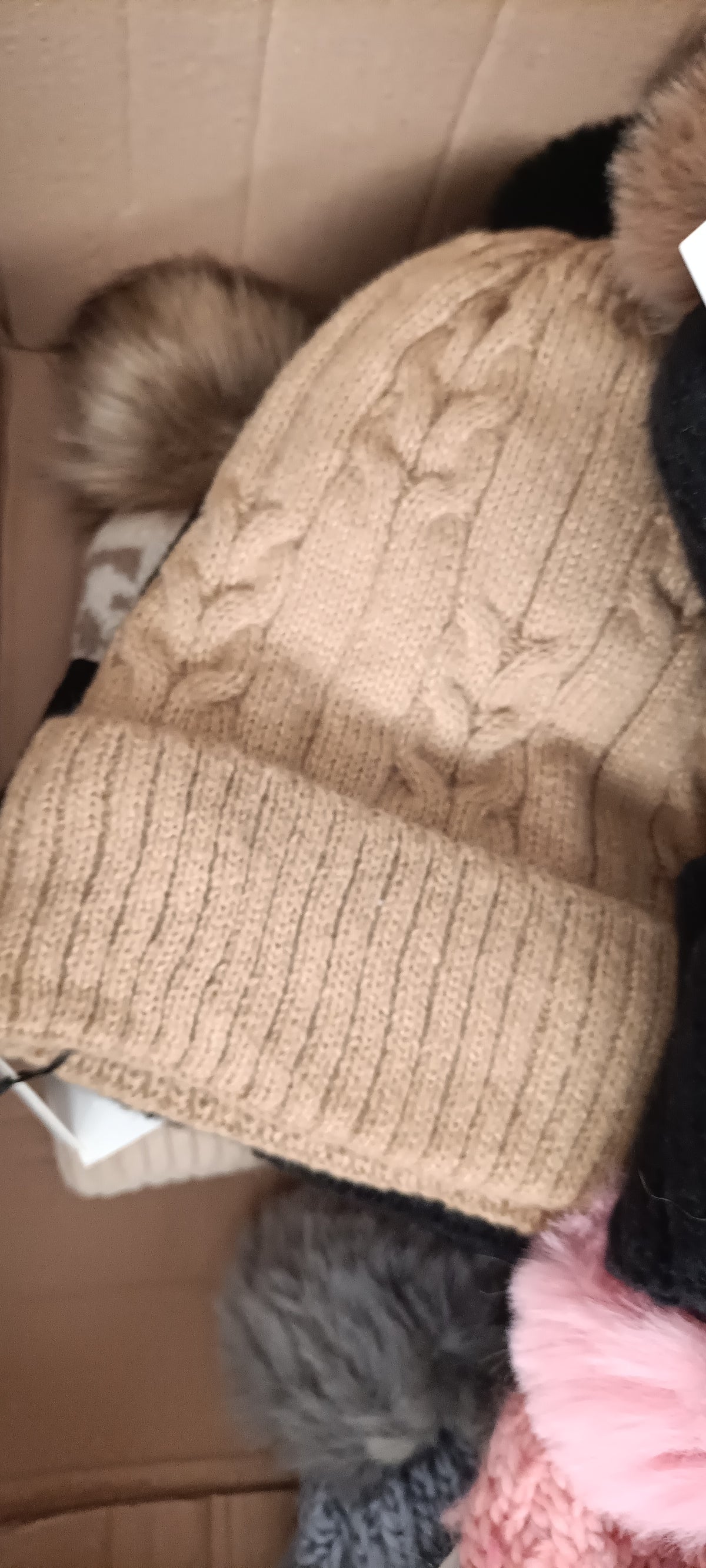 Lotto Stock G55 Cappelli Inverno Uomo Donna Bambino di Marca e Licenze - 91 Pezzi a 2€pz