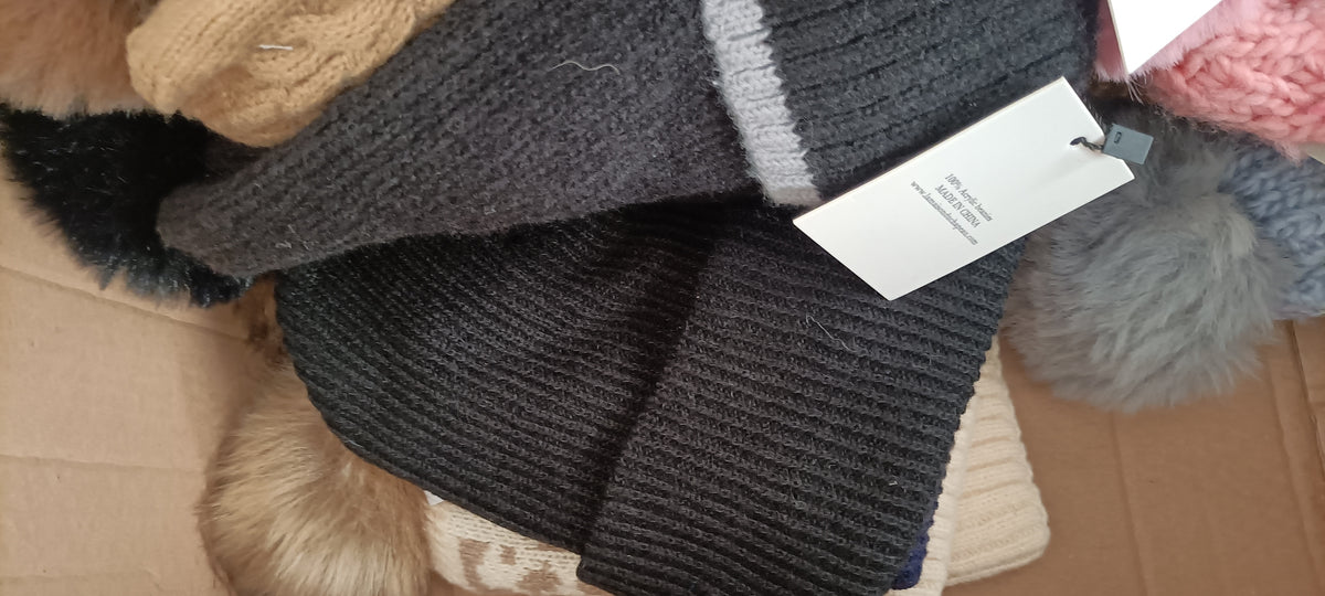 Lotto Stock G55 Cappelli Inverno Uomo Donna Bambino di Marca e Licenze - 91 Pezzi a 2€pz