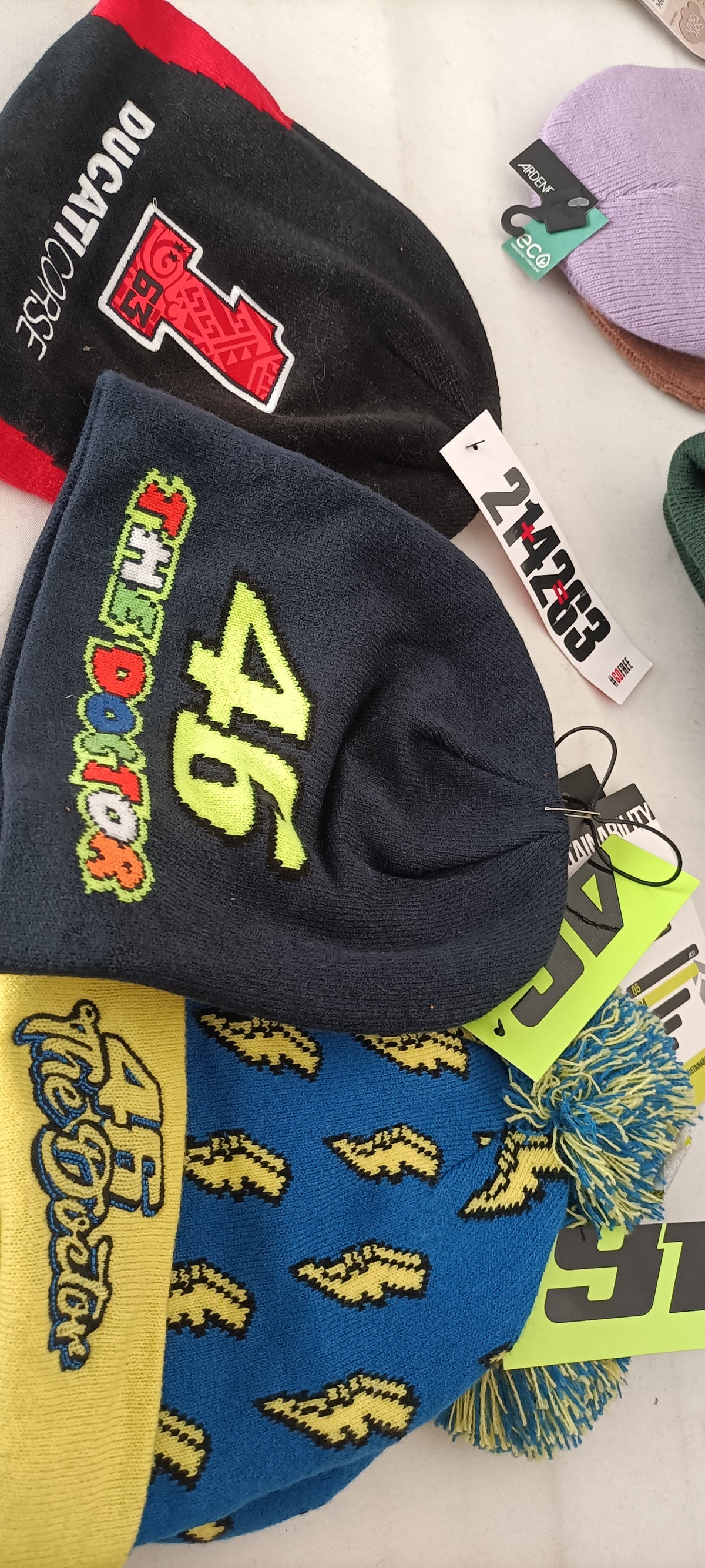 Lotto Stock G55 Cappelli Inverno Uomo Donna Bambino di Marca e Licenze - 91 Pezzi a 2€pz
