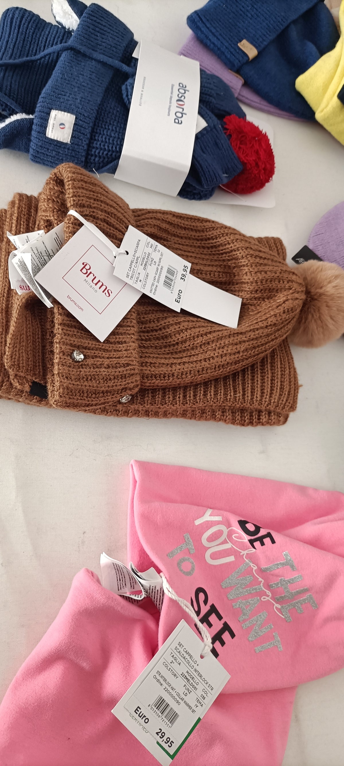 Lotto Stock G55 Cappelli Inverno Uomo Donna Bambino di Marca e Licenze - 91 Pezzi a 2€pz