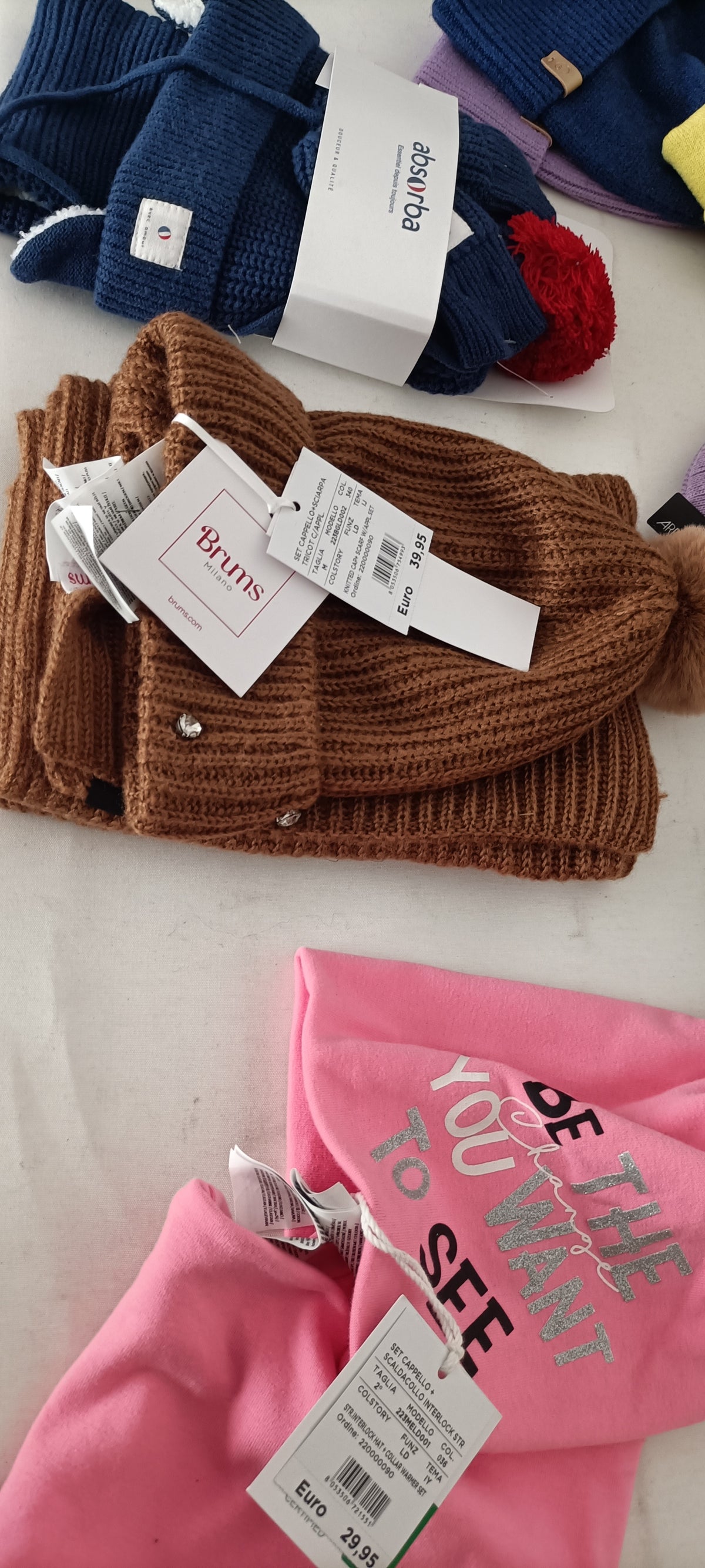 Lotto Stock G55 Cappelli Inverno Uomo Donna Bambino di Marca e Licenze - 91 Pezzi a 2€pz