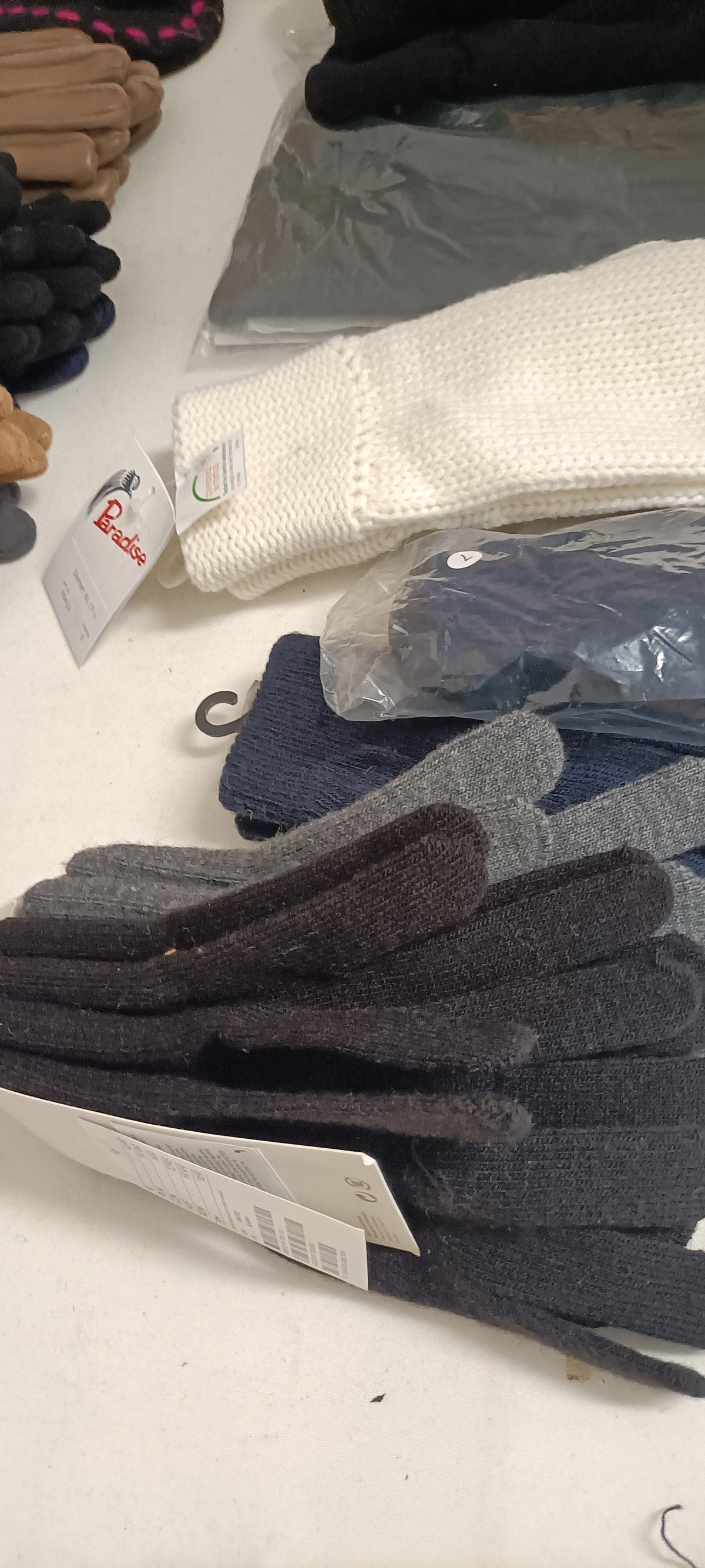 Lotto Stock G56 Guanti Invernali Misti Uomo Donna Bambino - 123 paia a 1,50pz