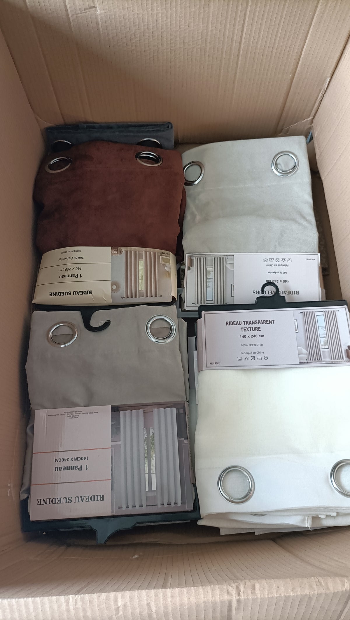 Lotto 446 Tende con Occhielli – Stock Ingrosso Tessile Nuove